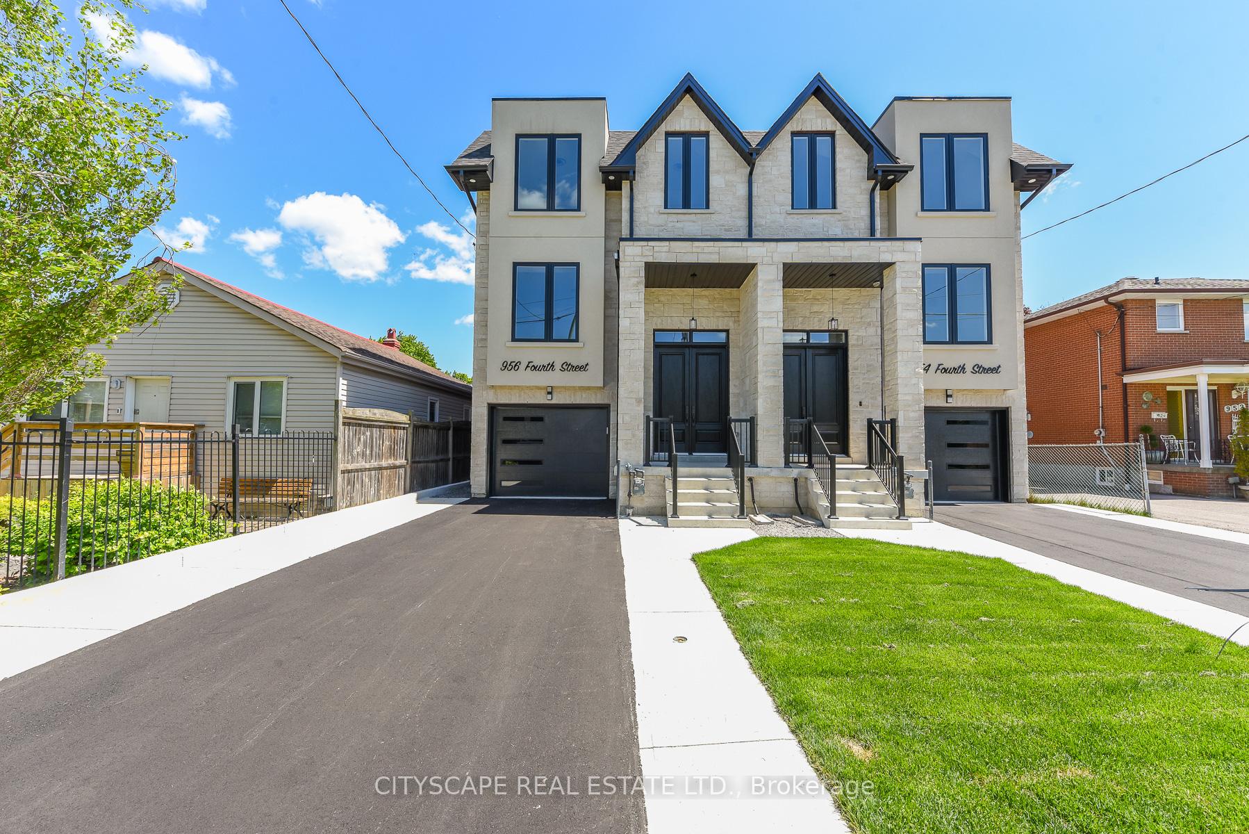 956 Fourth Street, Mississauga, ON L5E 1J9