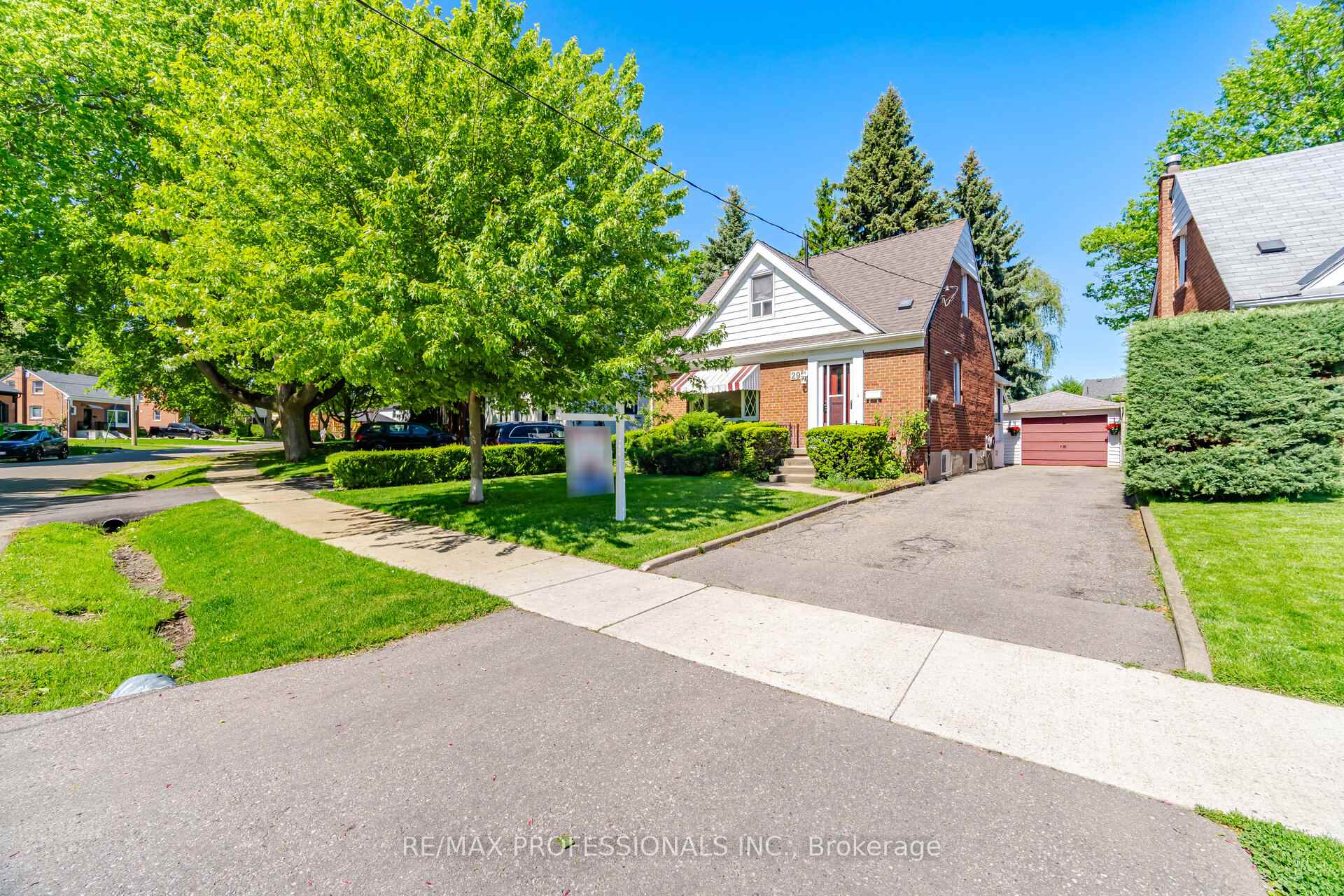 29 Westleigh Crescent, Toronto, ON M8W 3Z6