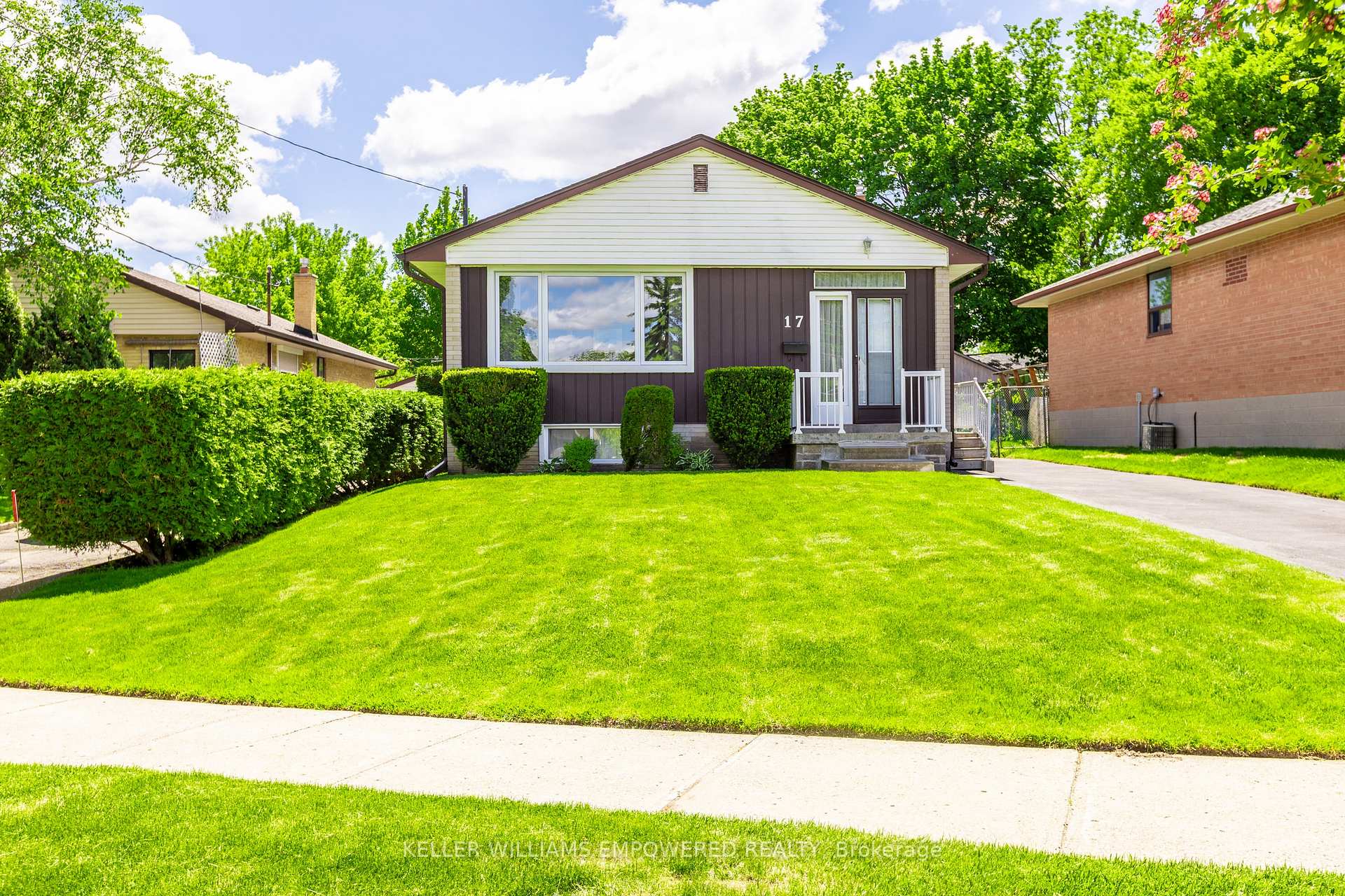 17 Checkendon Drive, Toronto W10, ON M9W 2Y8