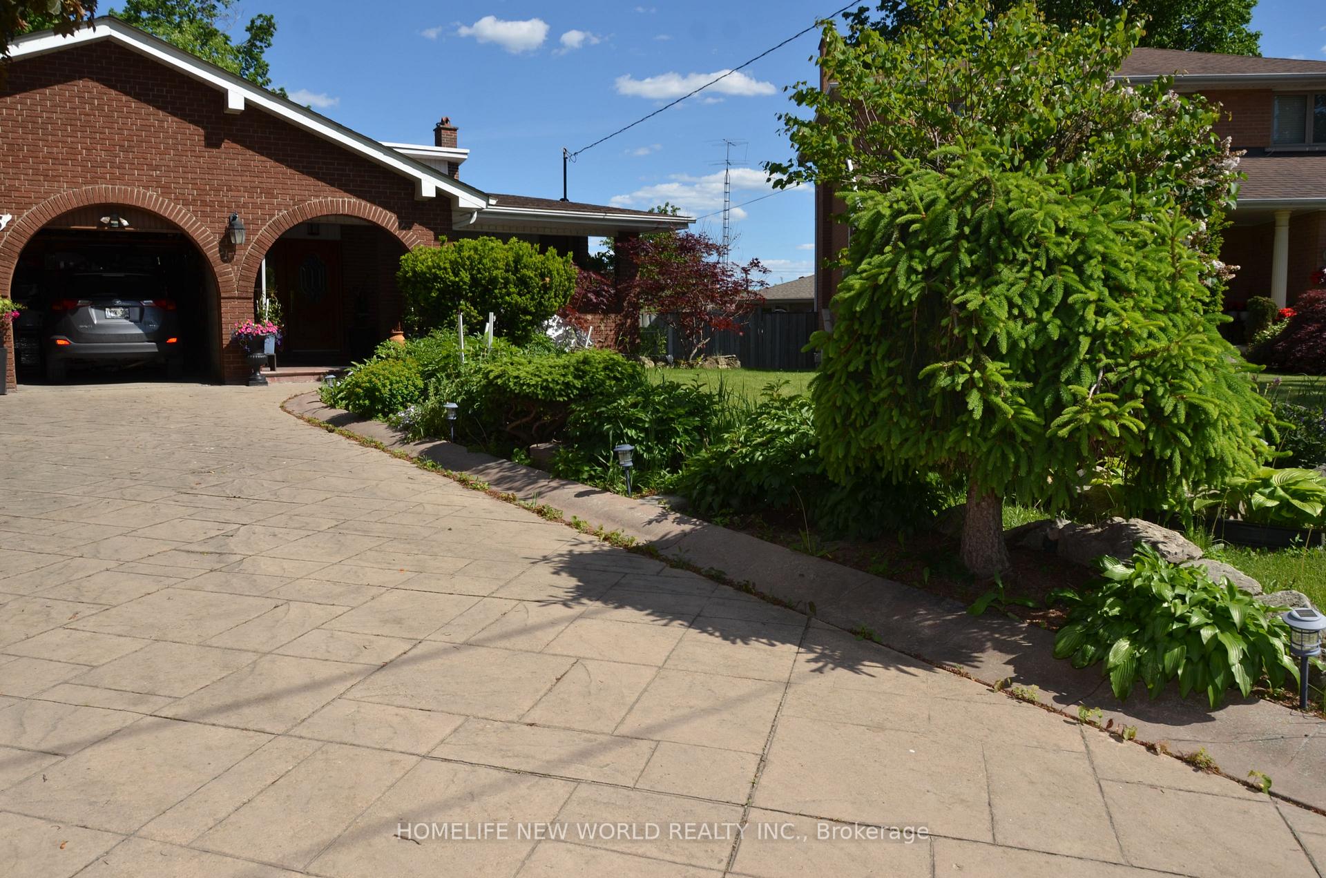 15 Brantley Crescent, Toronto, ON M3J 1X4