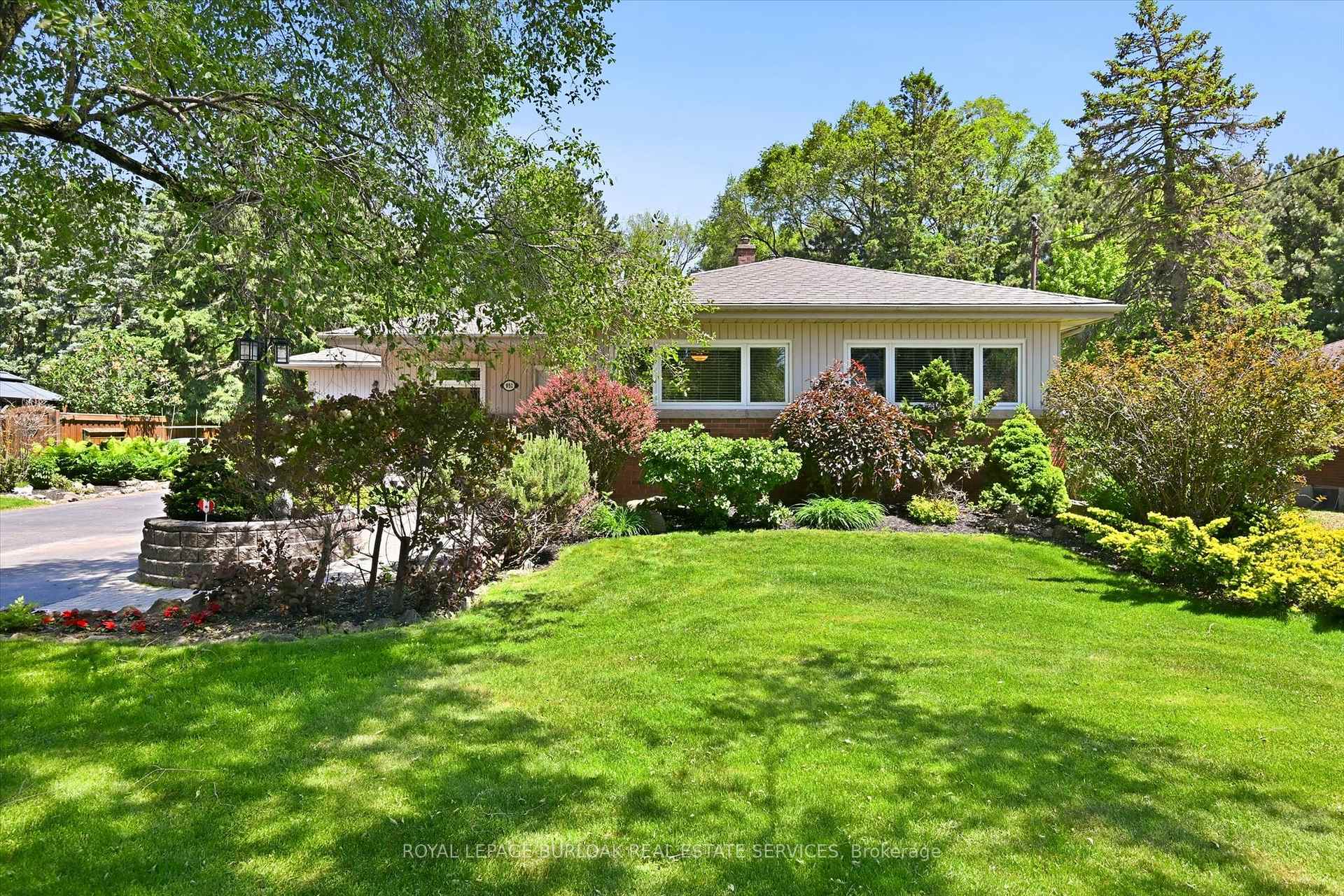 951 Cloverleaf Drive, Burlington, ON L7T 3Y8