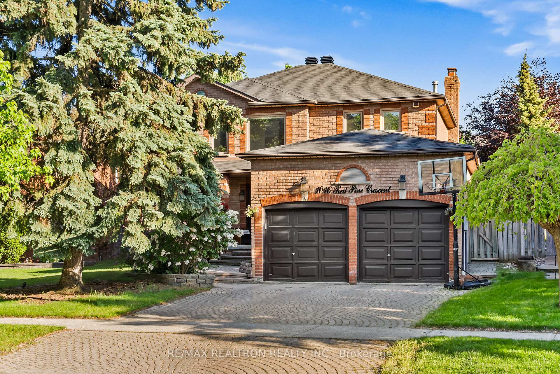 1016 Red Pine Crescent, Mississauga, ON L5H 4E8