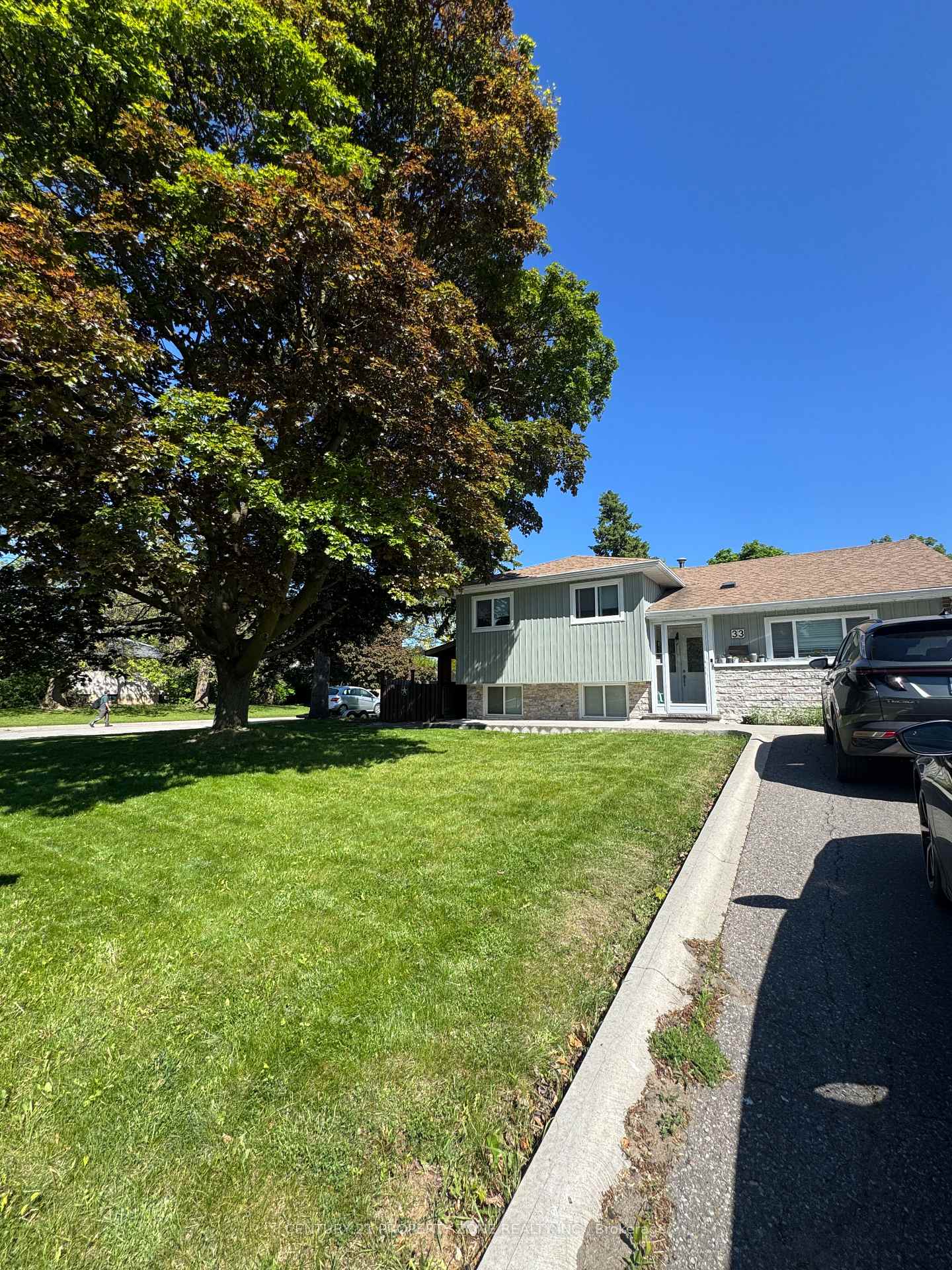 33 Flowertown Avenue, Brampton, ON L6X 2K4
