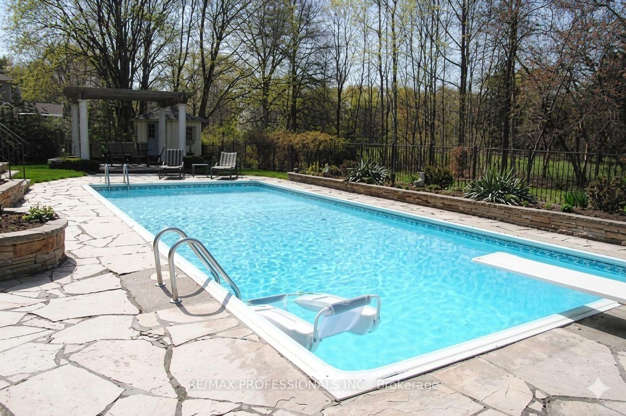 560 Meadow Wood Road, Mississauga, ON L5J 2S3