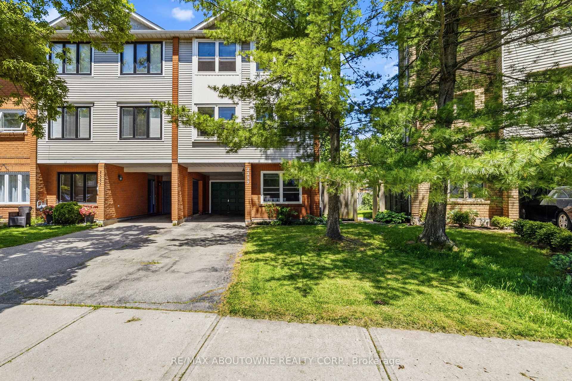 2355 Strawfield Court, Oakville, ON L6H 6C1