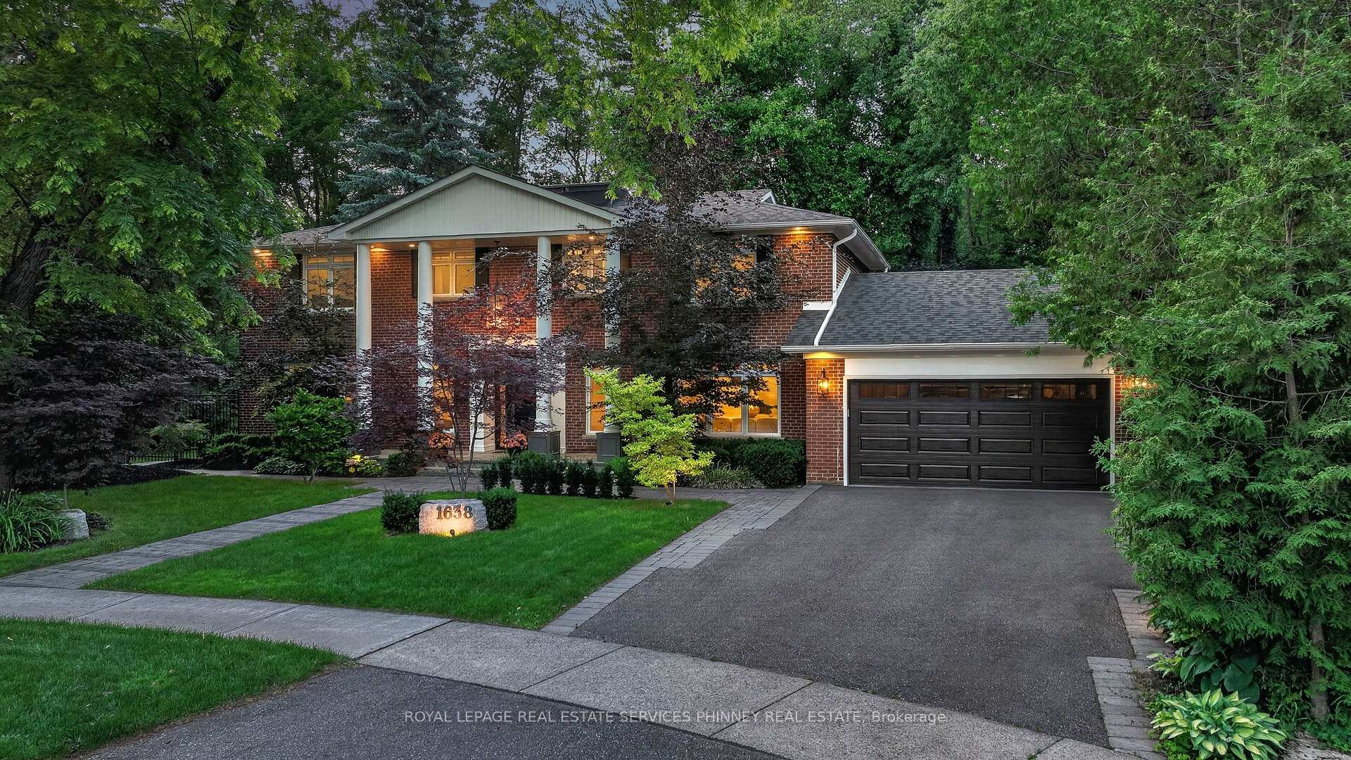 1638 Ruscombe Close, Mississauga, ON L5J 1Y3