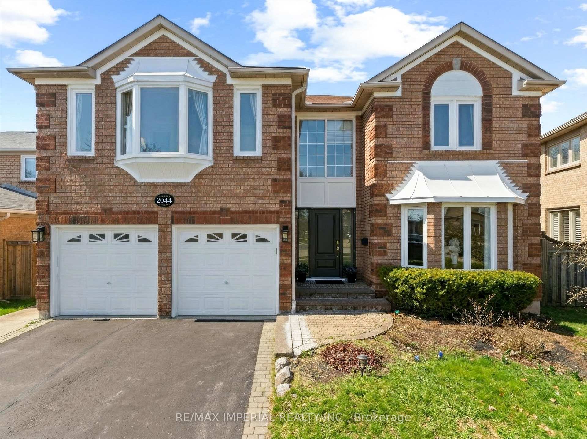 2044 Schoolmaster Circle, Oakville, ON L6M 3A1