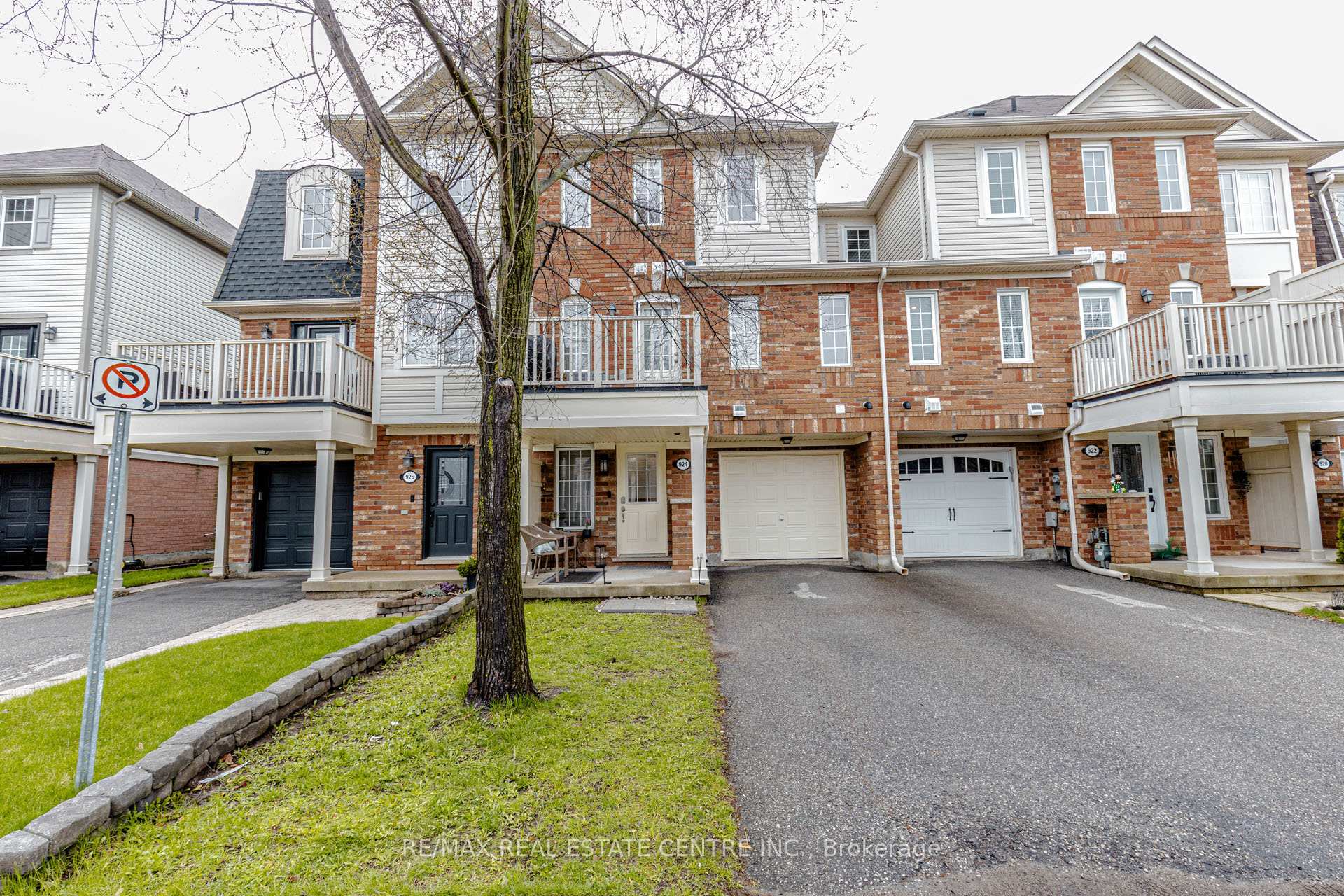 924 Burgess Gardens, Milton, ON L9T 0K8
