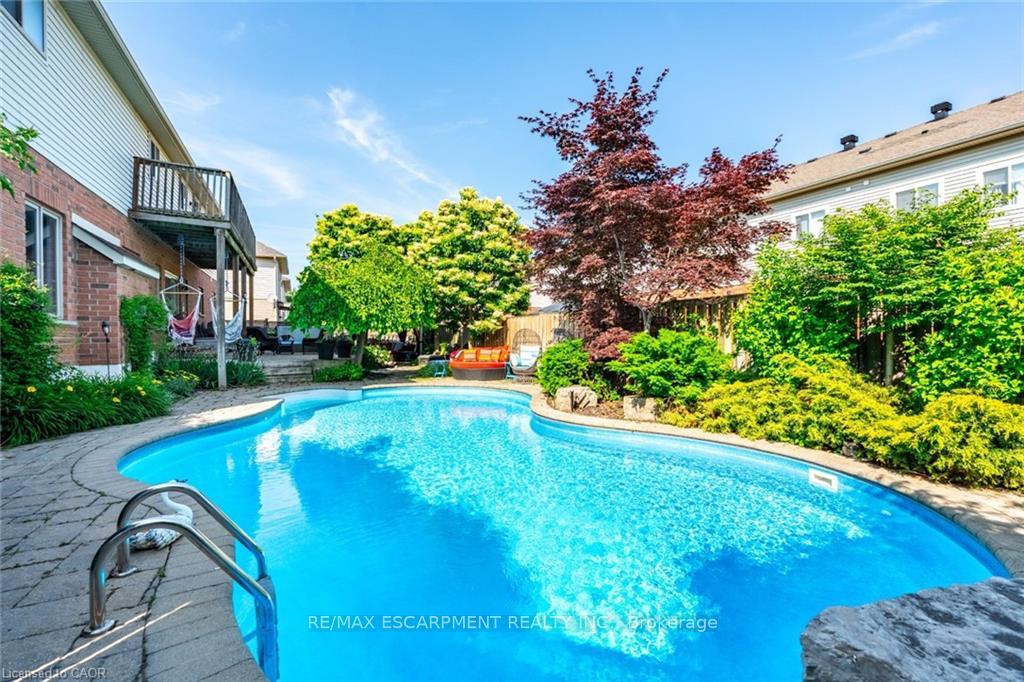 2338 NORLAND Drive, Burlington, ON L7L 7E6