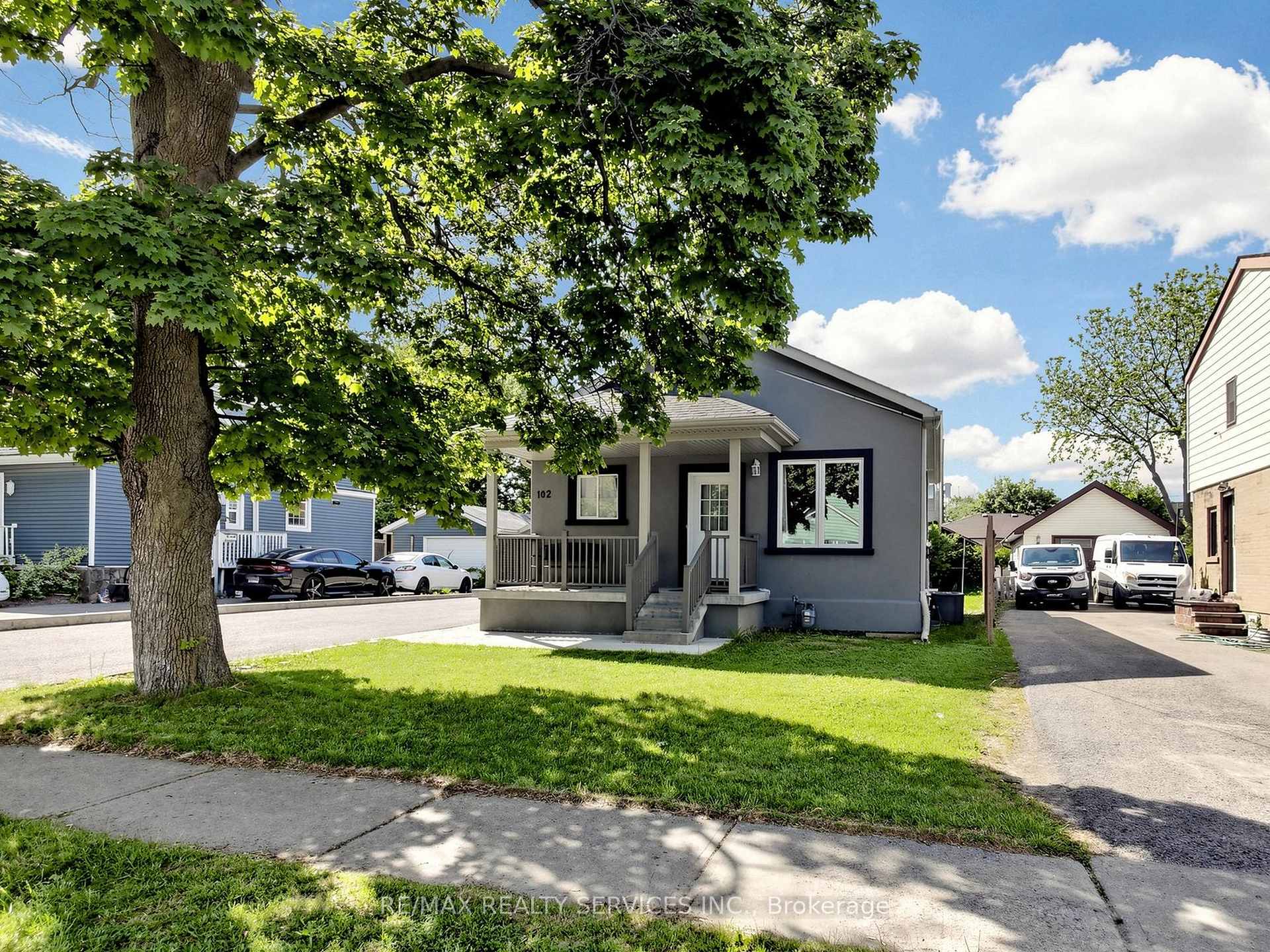 102 Woodward Avenue, Brampton, ON L6V 1K6