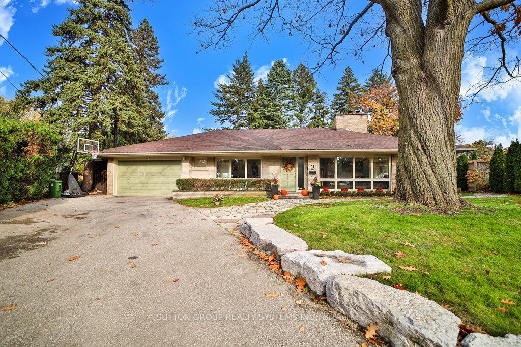 3 Twyford Court, Toronto, ON M9A 1W7