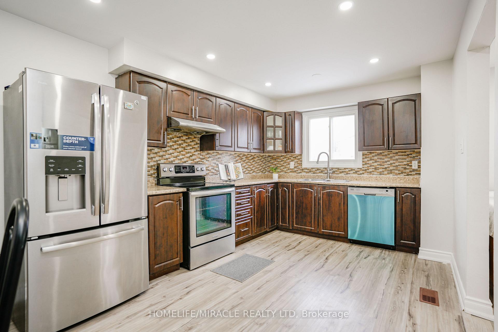 15 Heatherside Court, Brampton, ON L6S 1N9