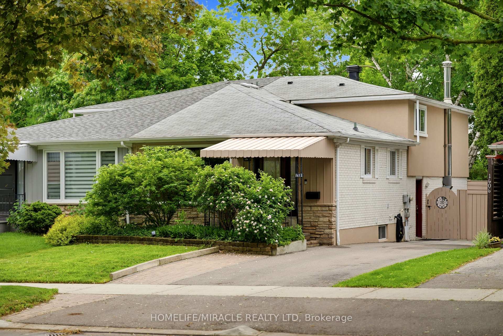 1612 Wavell Crescent, Mississauga, ON L4X 1X1