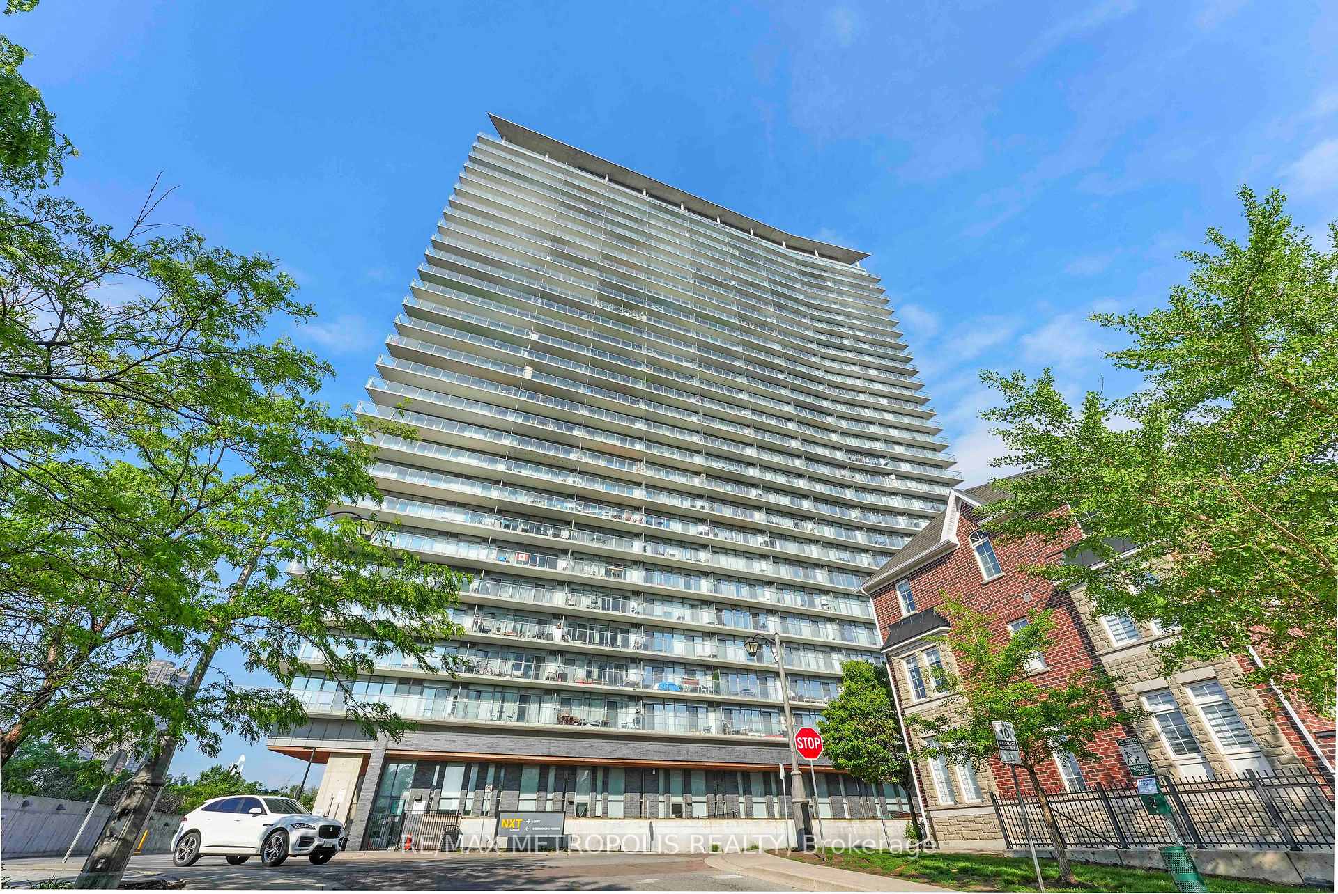 103 The Queensway Avenue 1414, Toronto, ON M6S 5B3