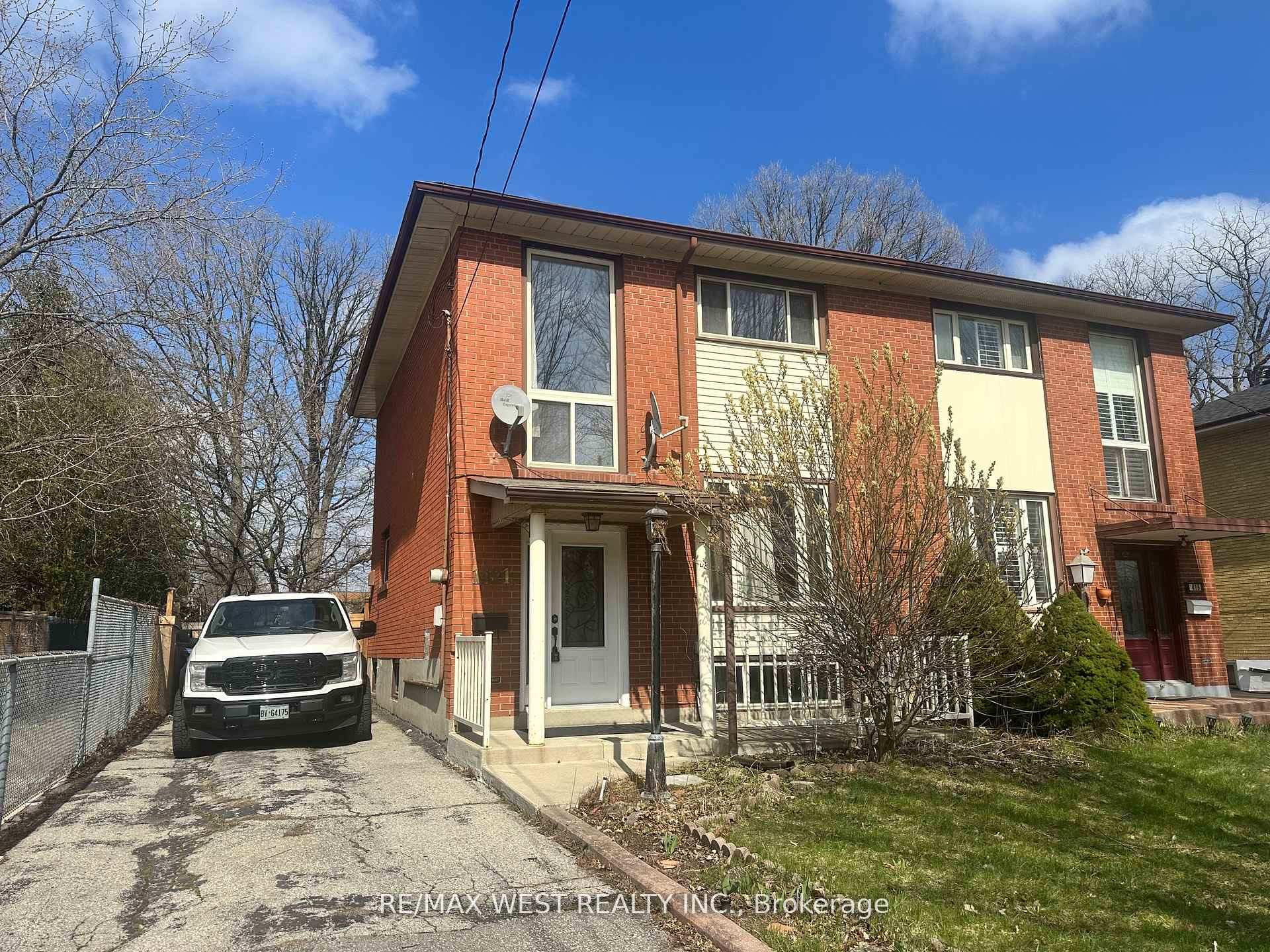1421 Freeport Drive, Mississauga, ON L5C 1S5