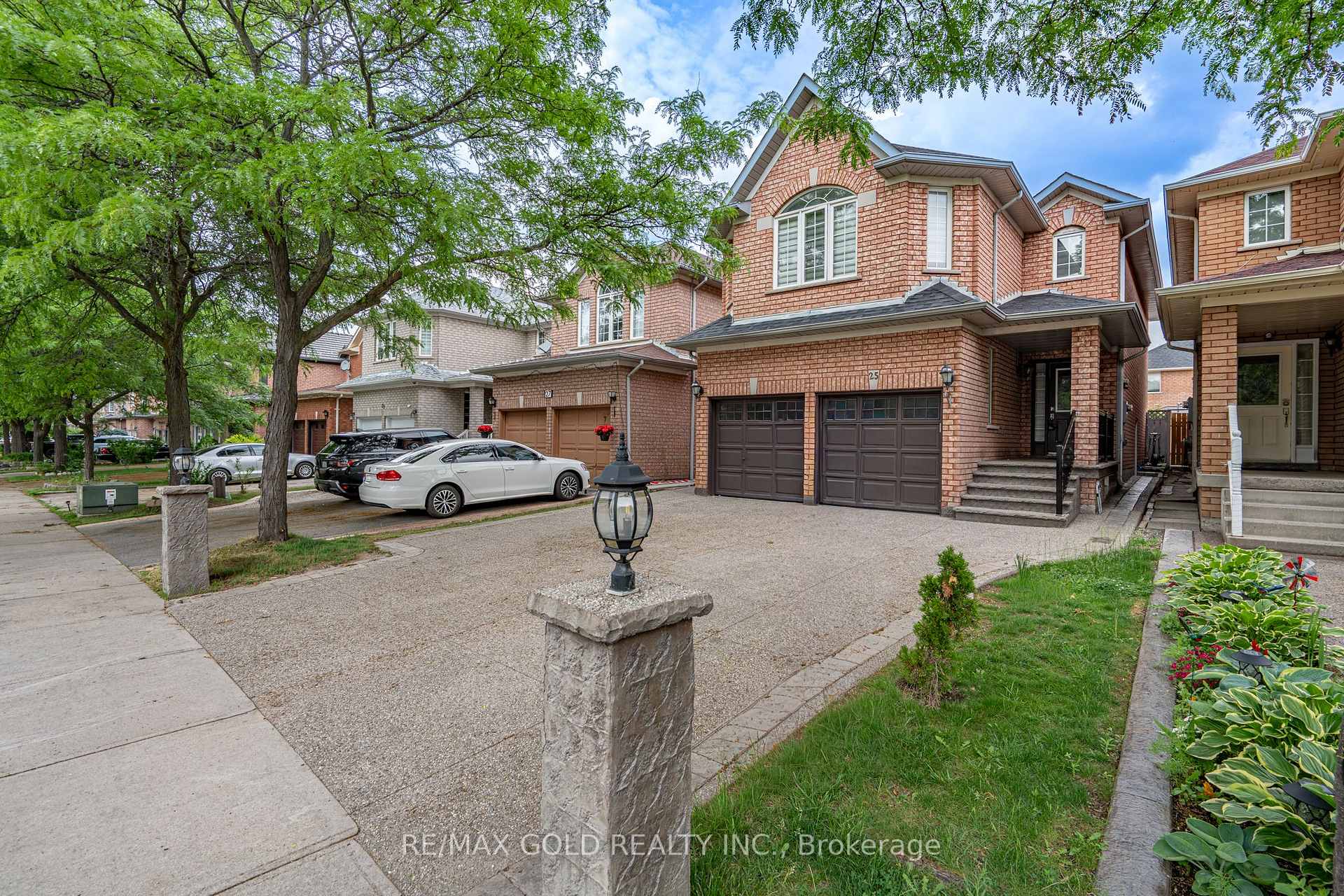 25 Golden Eagle Road, Brampton, ON L6R 1Z4