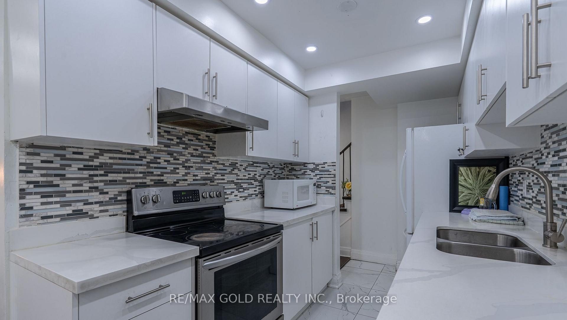 102 Bunchberry Way, Brampton, ON L6R 2E8
