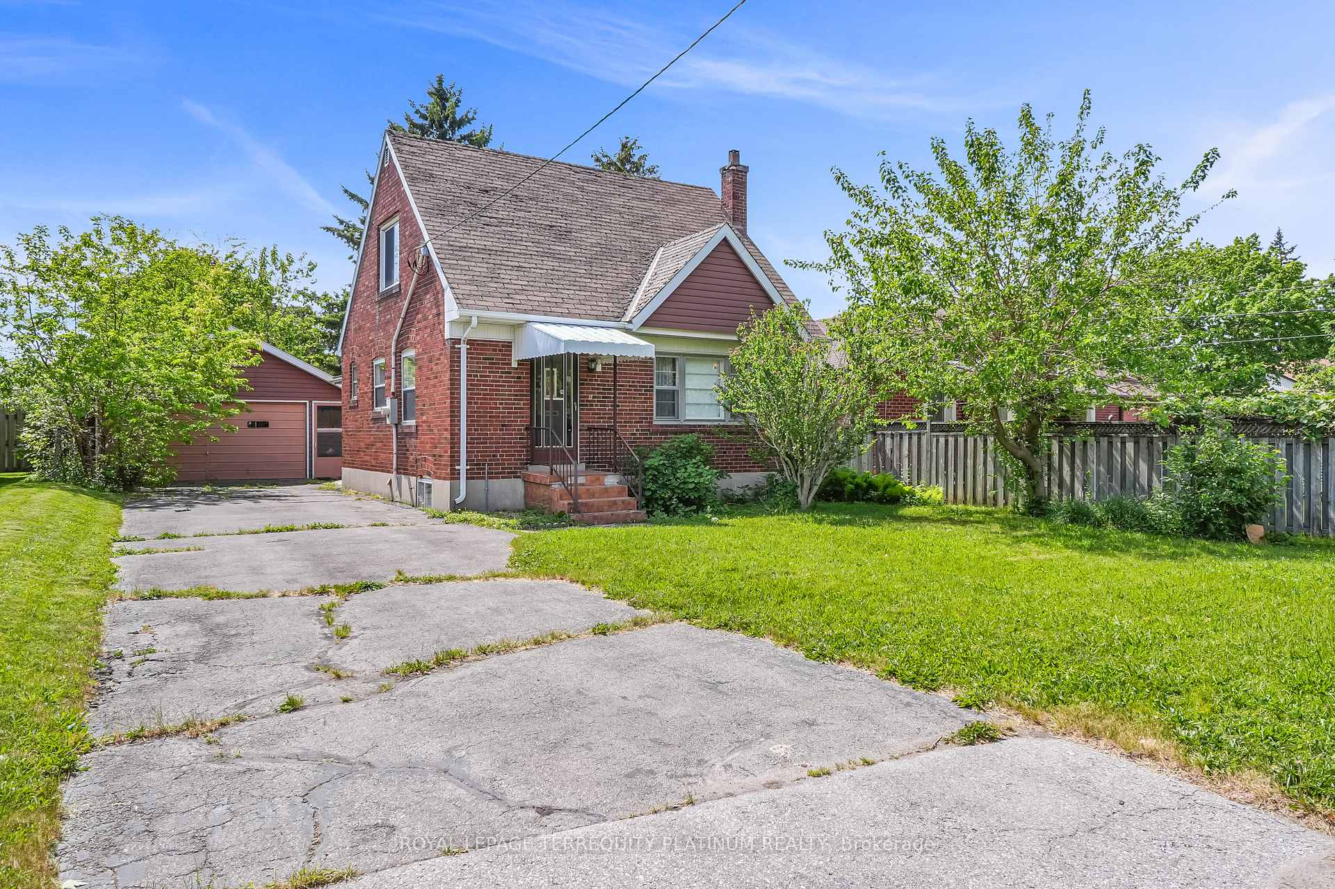 4 Sunray Crescent, Toronto, ON M3M 2C5