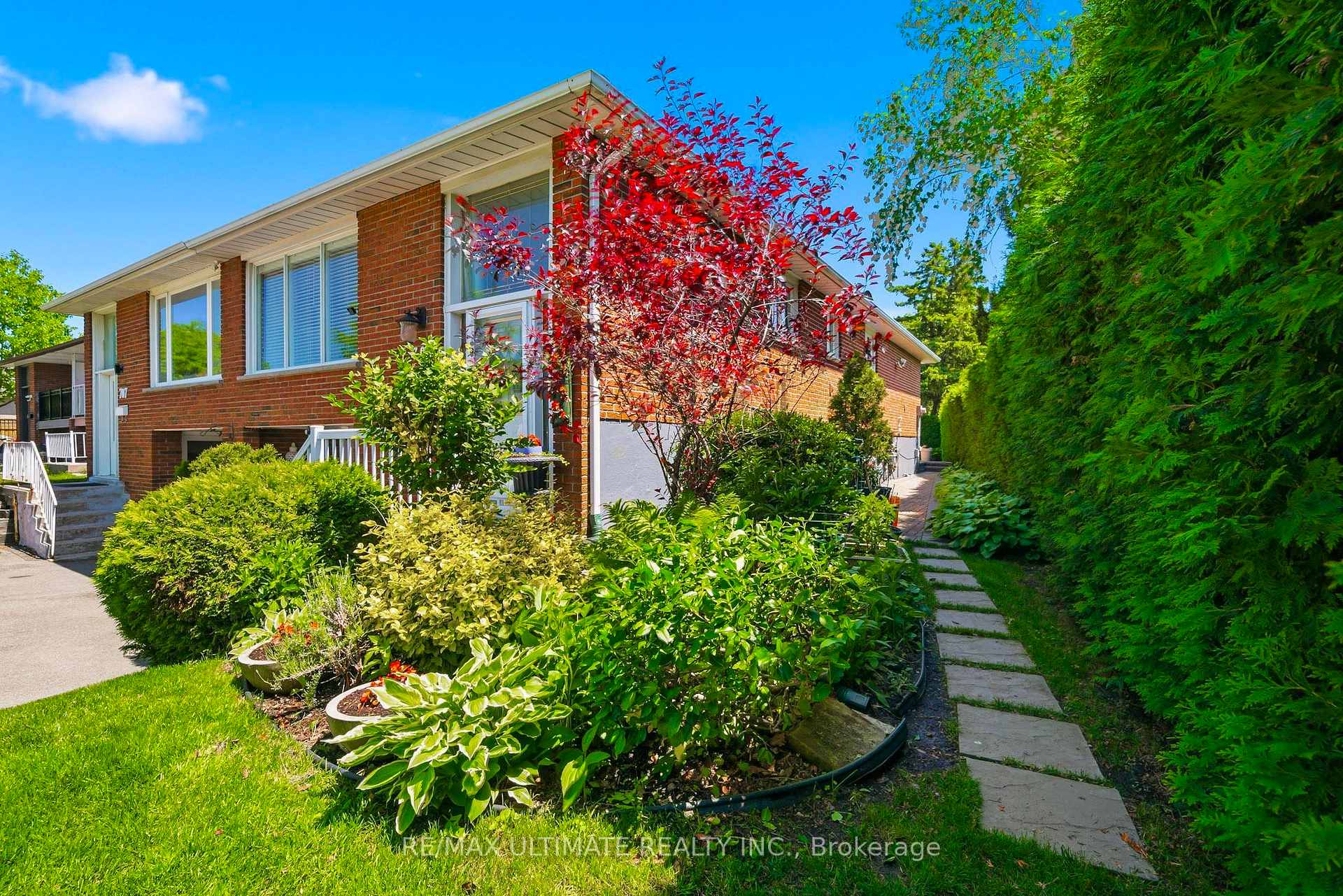 705 Eaglemount Crescent, Mississauga, ON L5C 1N8