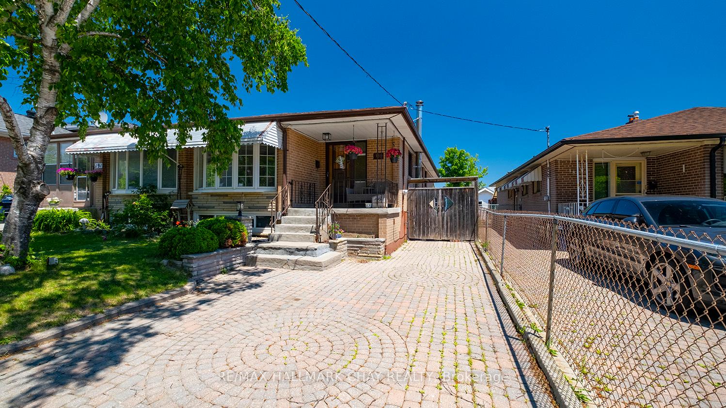189 Sentinel Road, Toronto, ON M3J 1T7
