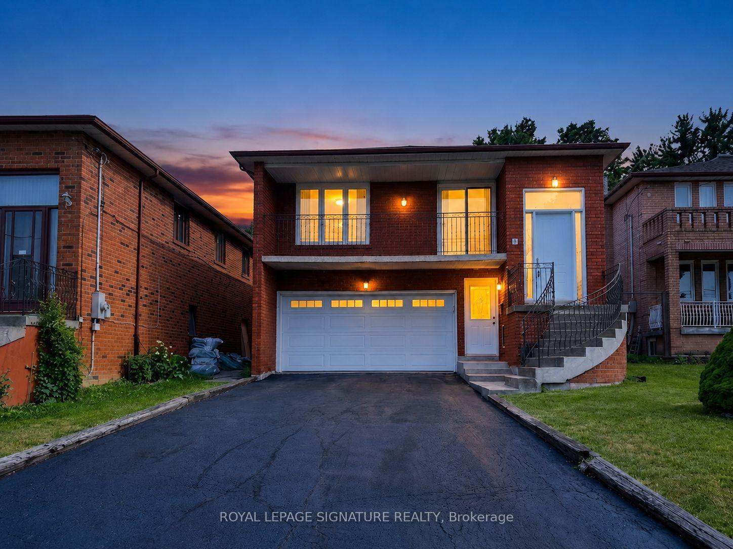 5 Acacia Avenue, Toronto, ON M9M 1H6