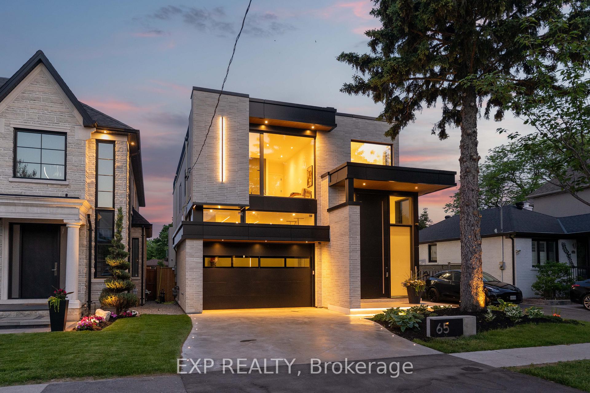 65 Edgecroft Road, Toronto, ON M8Z 2C1
