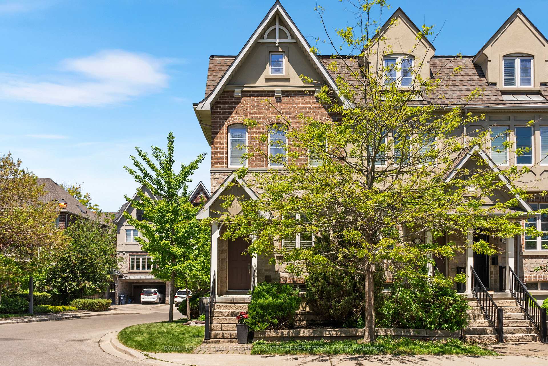 32 Mendota Road, Toronto, ON M8Y 1E8