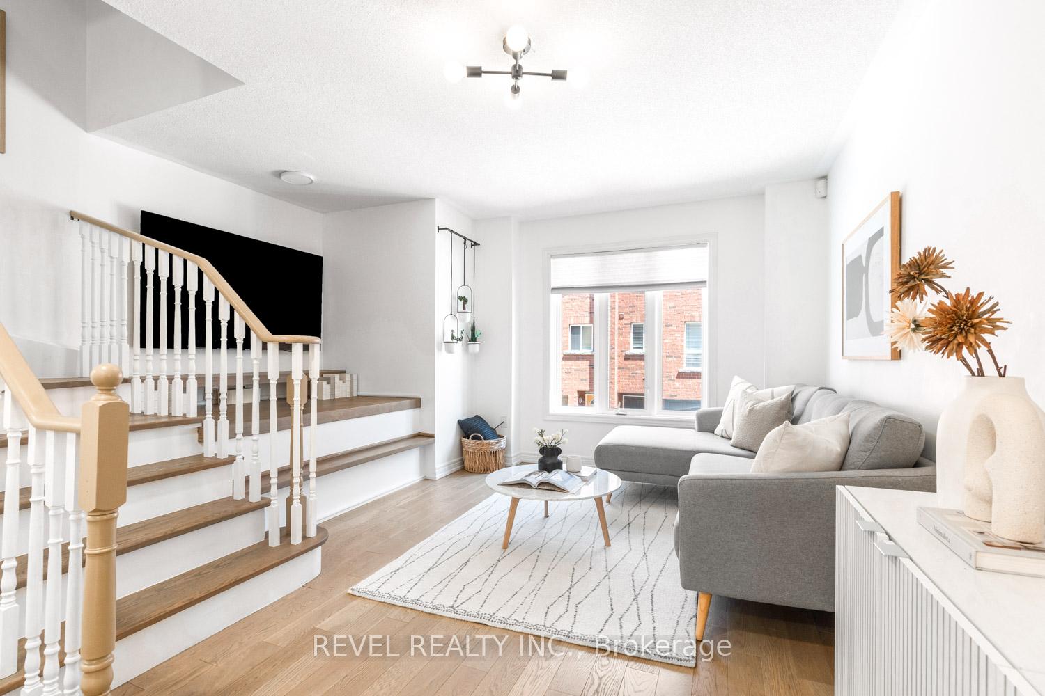 8 Grogan Mews, Toronto, ON M6H 4J9