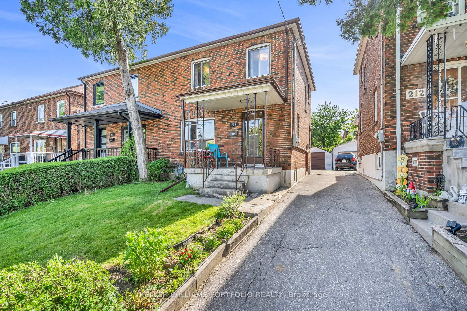 210 Bicknell Avenue, Toronto, ON M6M 4G9