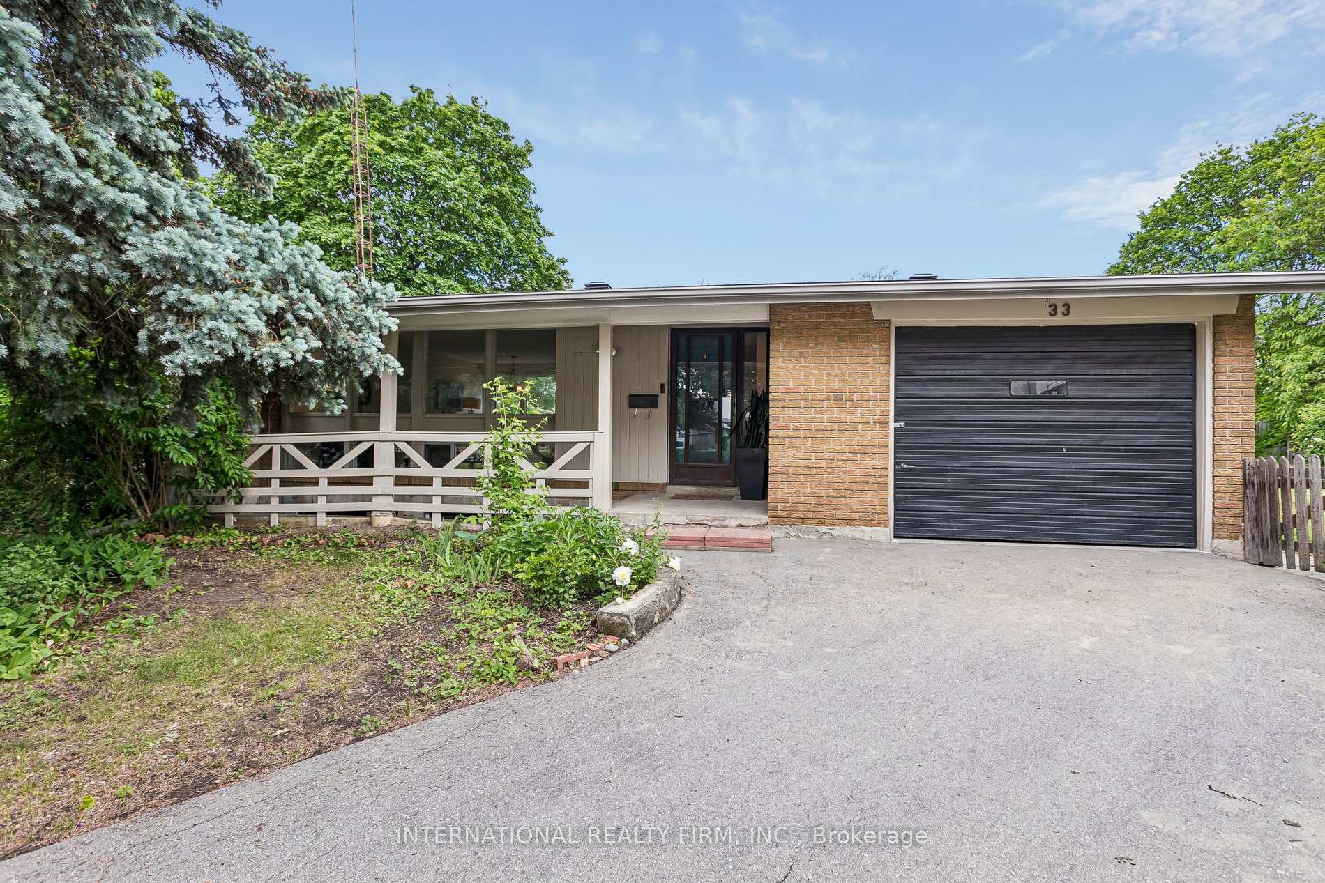 33 Kendleton Drive, Toronto, ON M9V 1T9