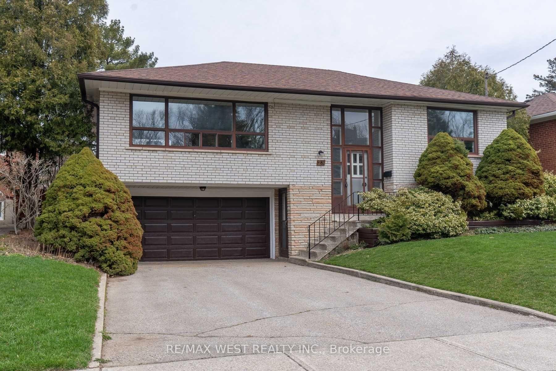 29 Fulwell Crescent, Toronto, ON M3J 1Y4