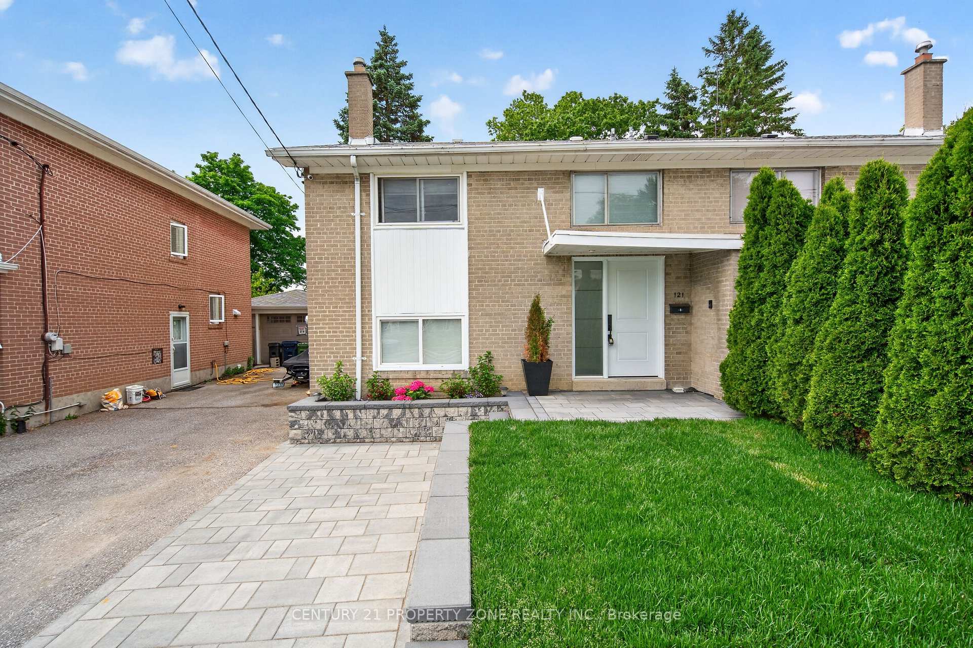 121 Saint Lucie Drive, Toronto, ON M9M 1T4