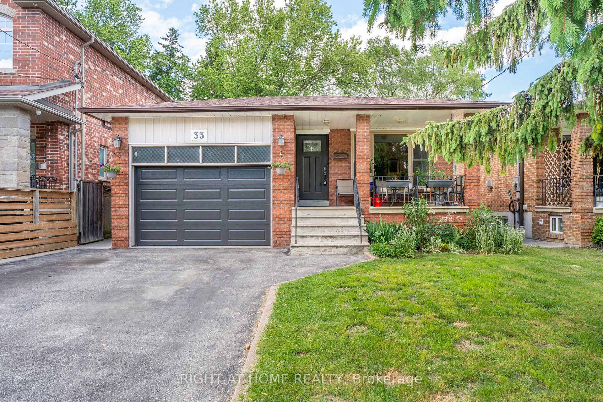 33 Benson Avenue, Mississauga, ON L5H 2P3