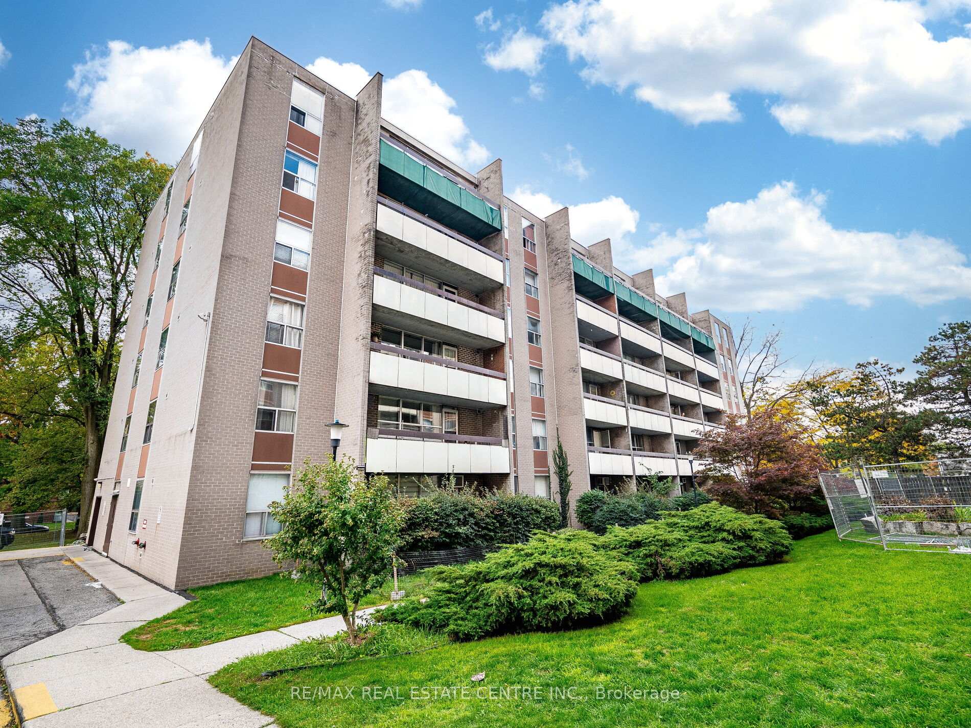 3625 Lake Shore Boulevard W 407, Toronto, ON M8W 4W2