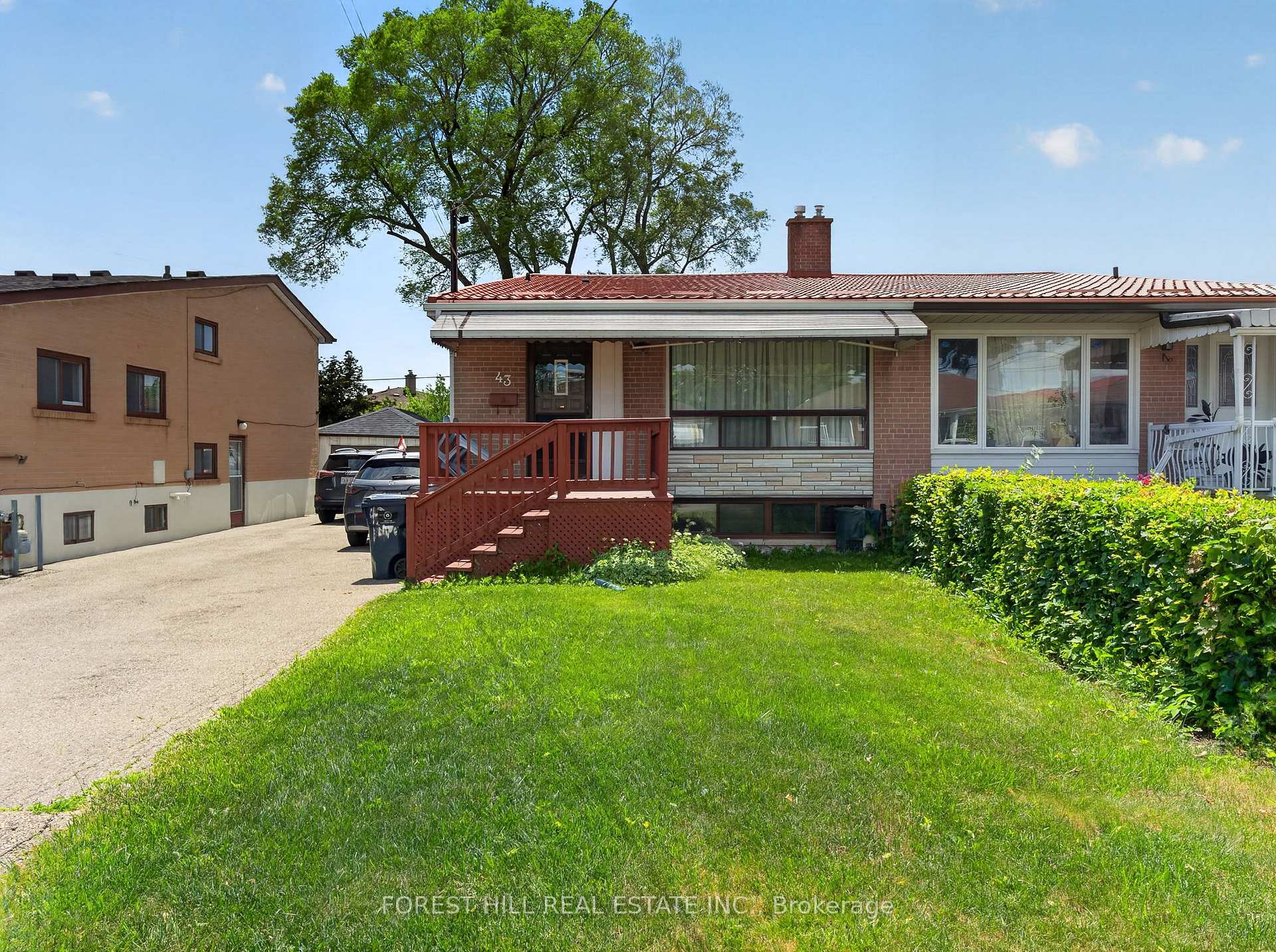 43 Lanyard Road, Toronto, ON M9M 1Y8