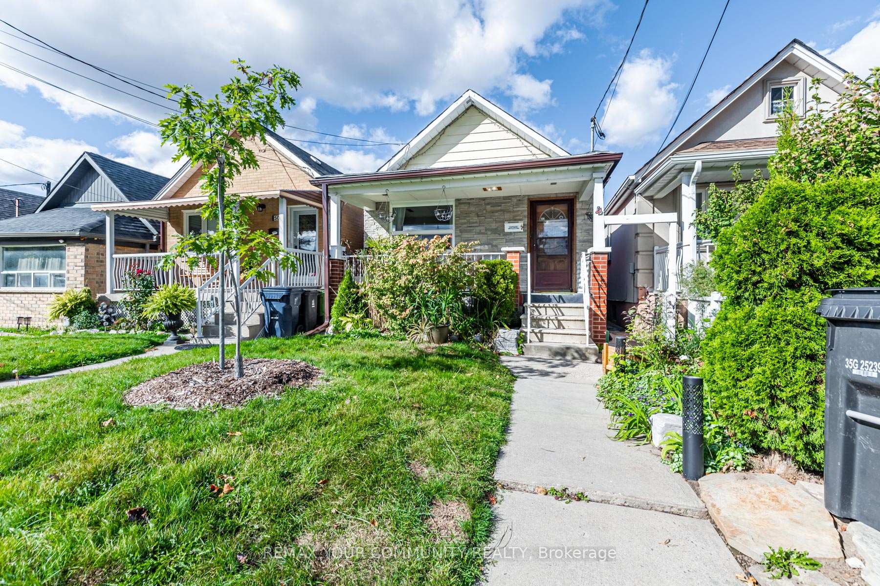 48 CAYUGA Avenue, Toronto, ON M6N 2G1