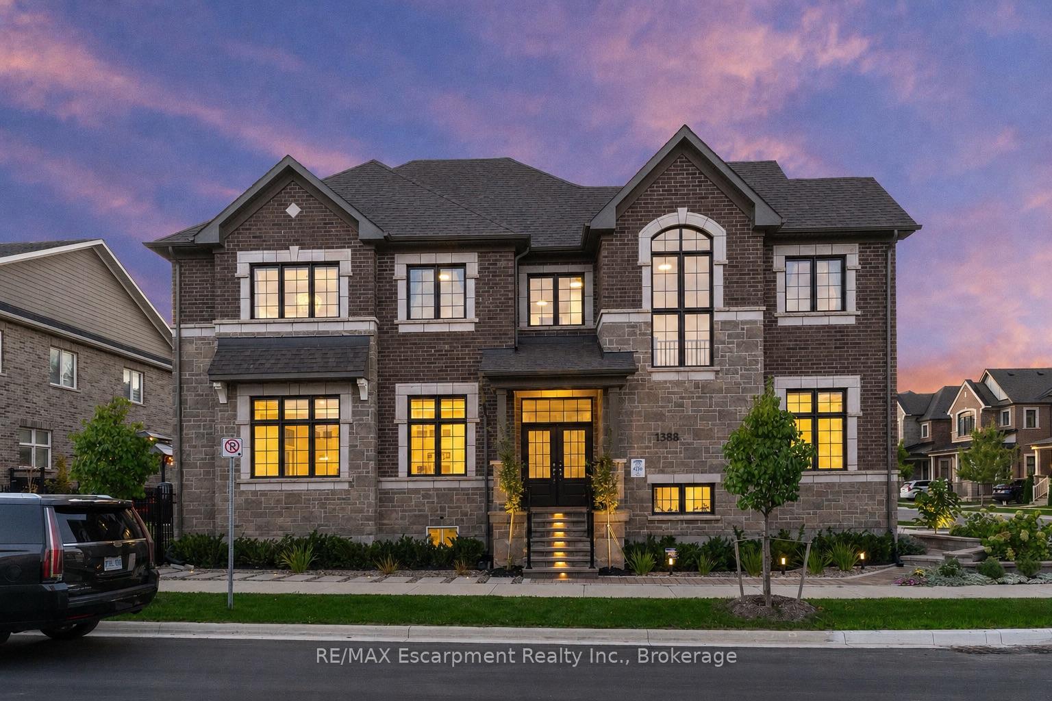 1388 AYMOND Crescent, Oakville, ON L6H 7W9