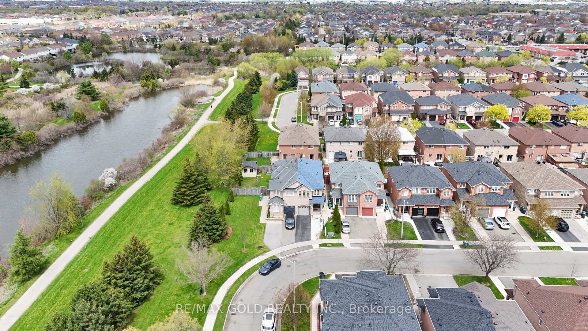 44 Baha Crescent, Brampton, ON L7A 2J3