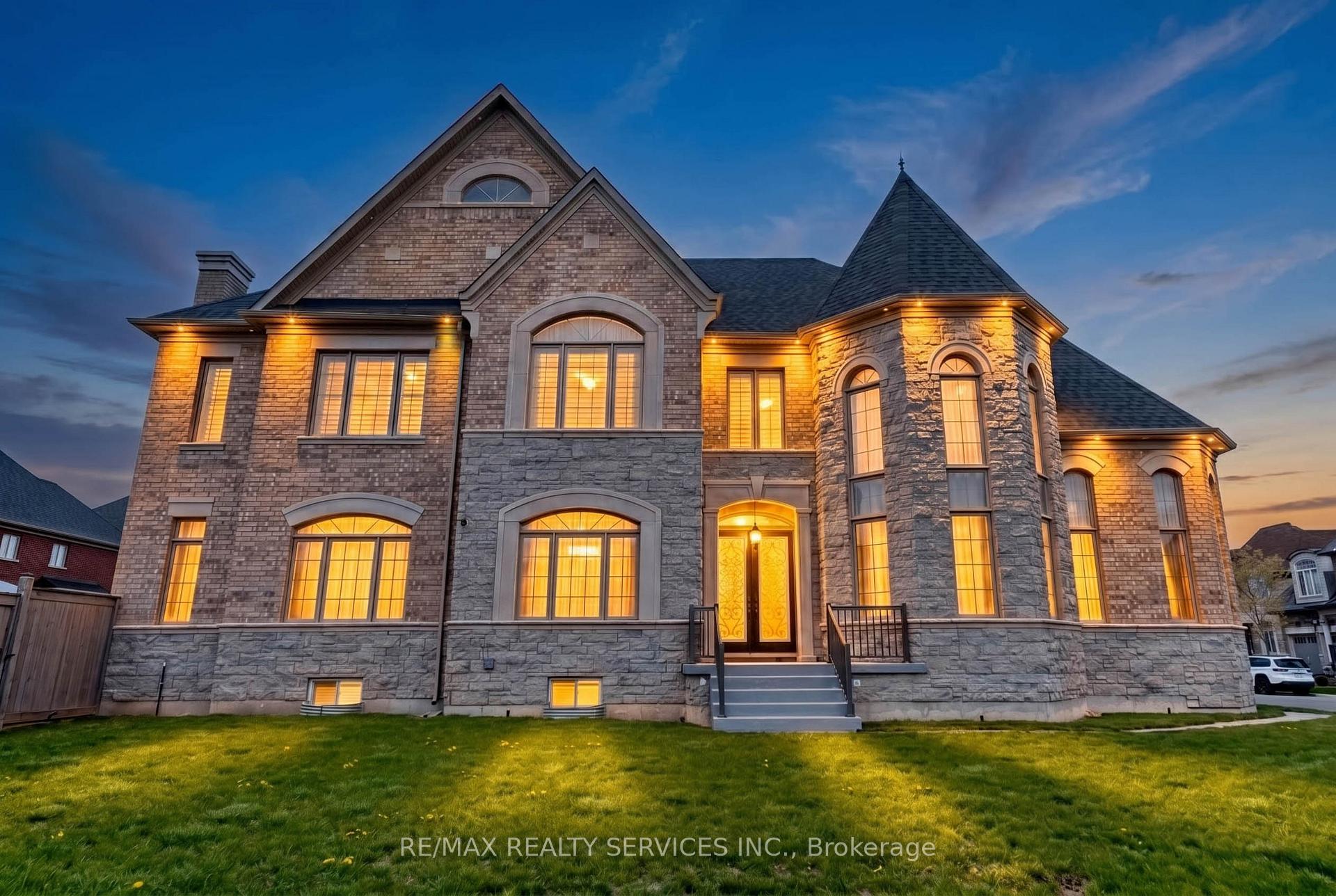 28 Pendergast Court, Brampton, ON L6P 4G7