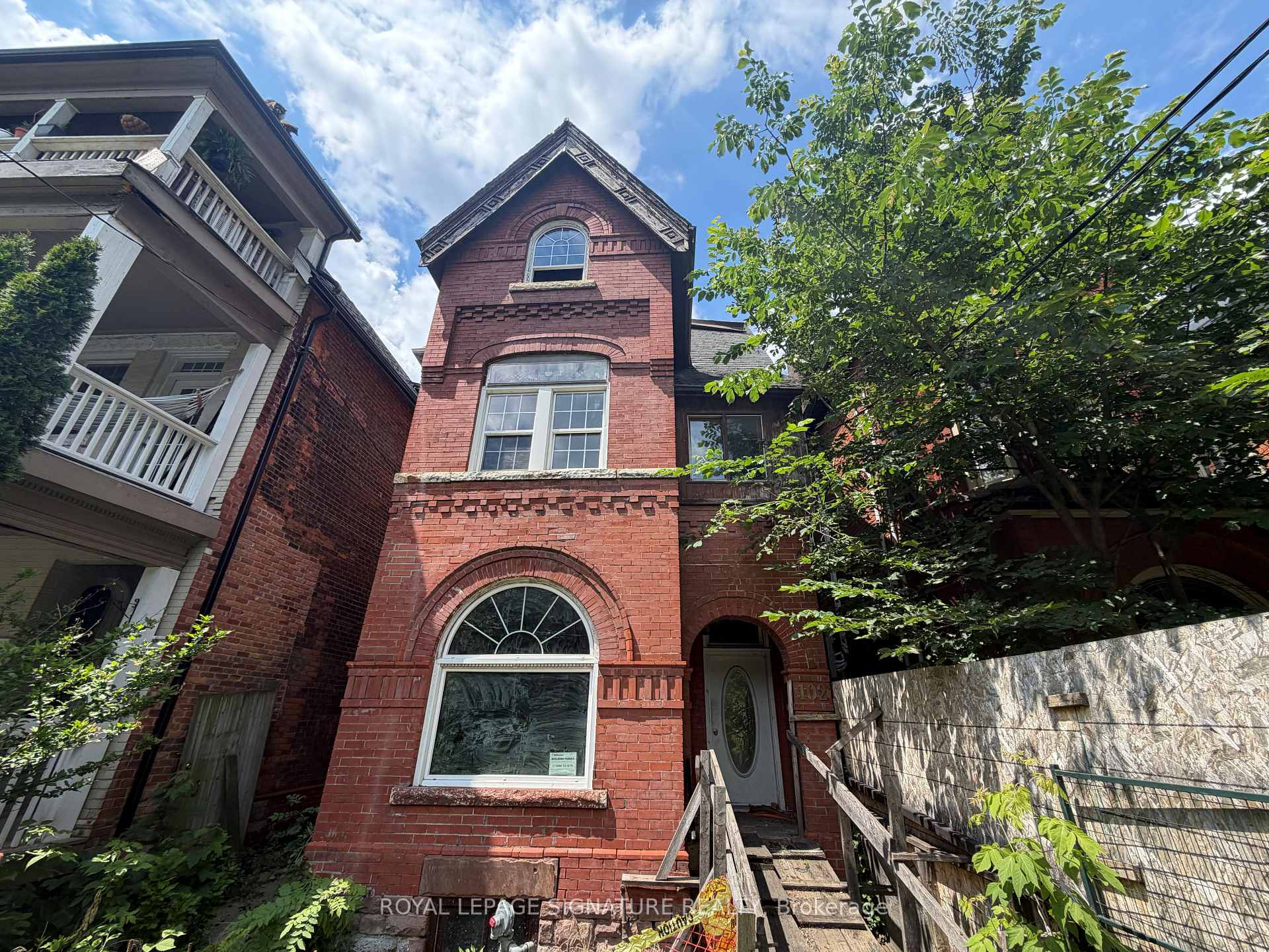 102 Cowan Avenue, Toronto W01, ON M6K 2N4