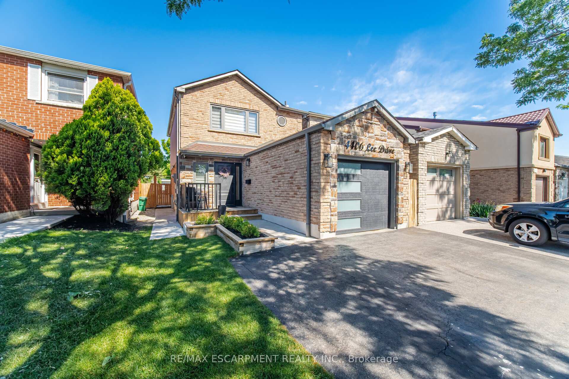 4406 Lee Drive, Mississauga, ON L4W 4A8