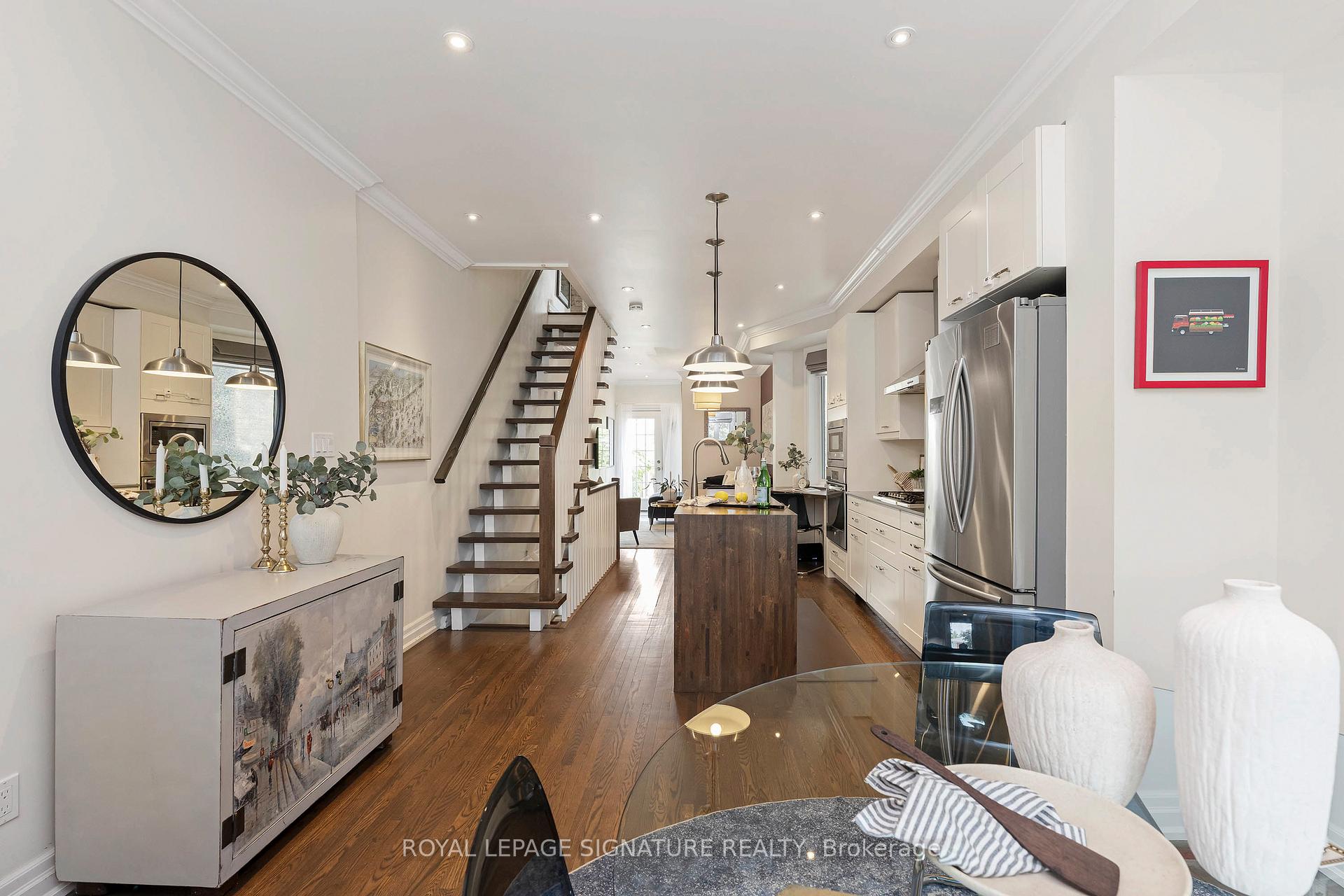 174 Yarmouth Road, Toronto W02, ON M6G 1X4