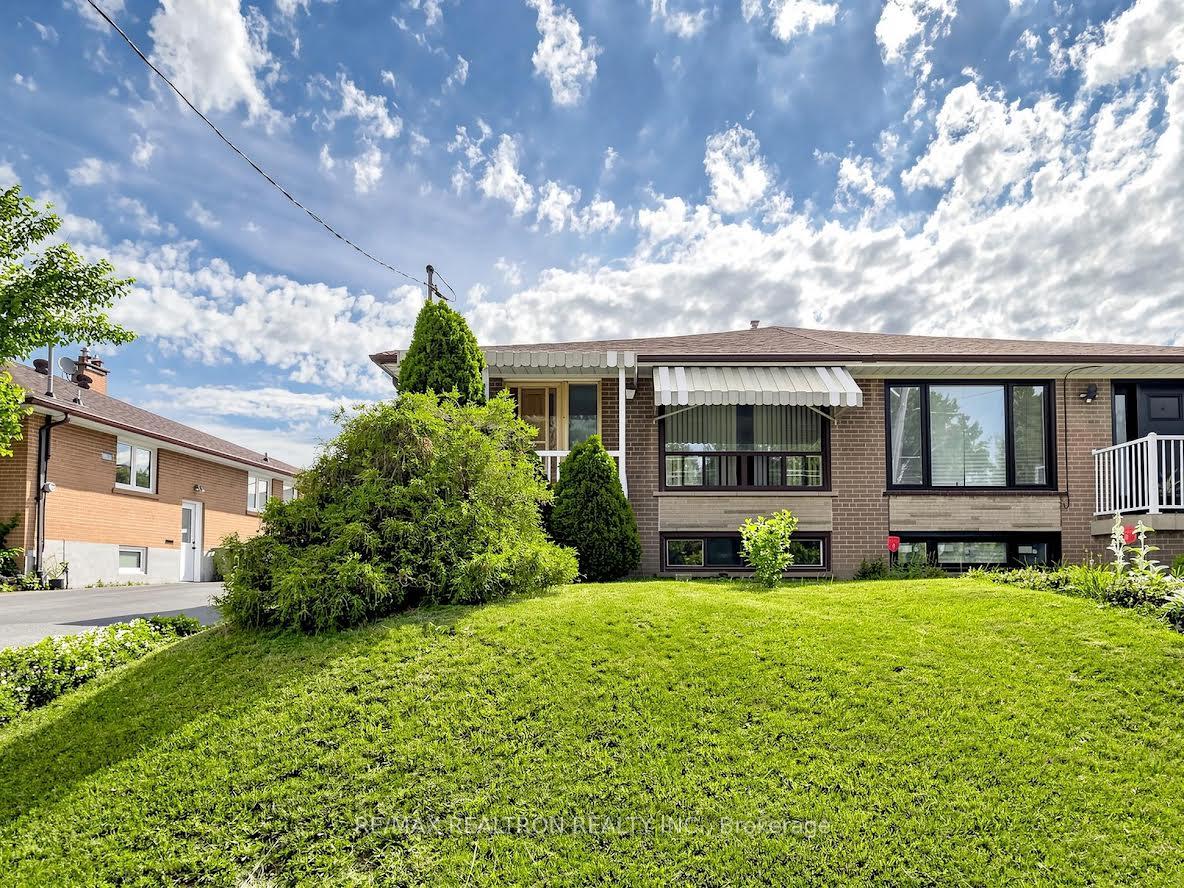2613 Jane Street, Toronto, ON M3L 1R9