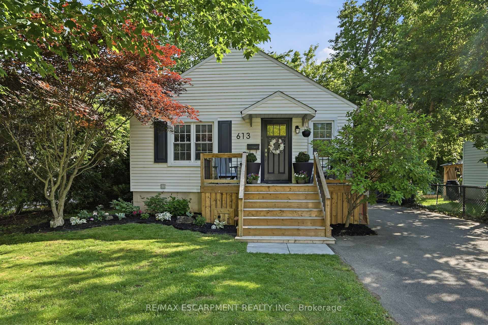 613 Clark Avenue, Burlington, ON L7S 1P1
