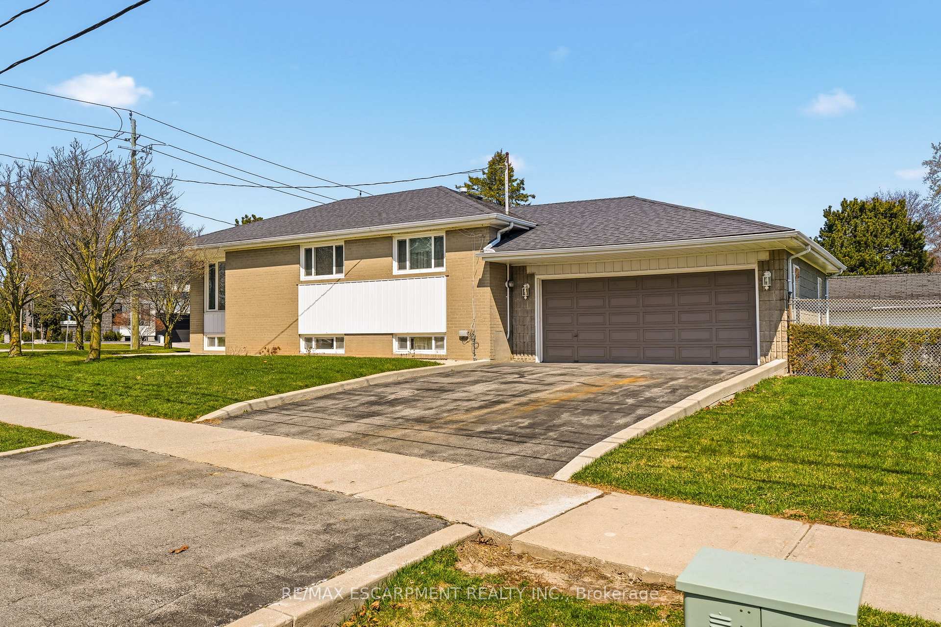 491 Warminster Drive, Oakville, ON L6L 4N4