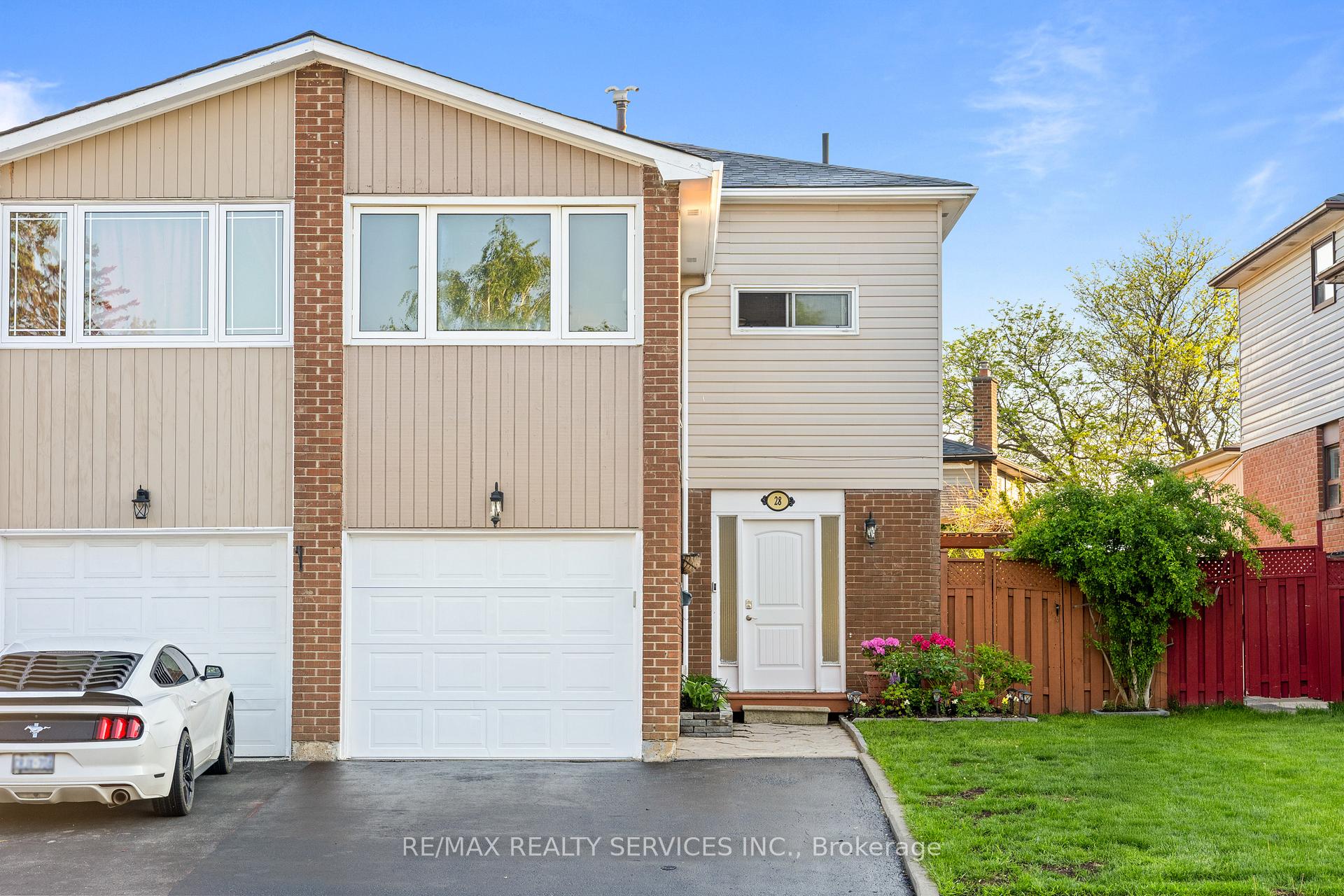 28 Kingswood Drive, Brampton, ON L6V 2T6