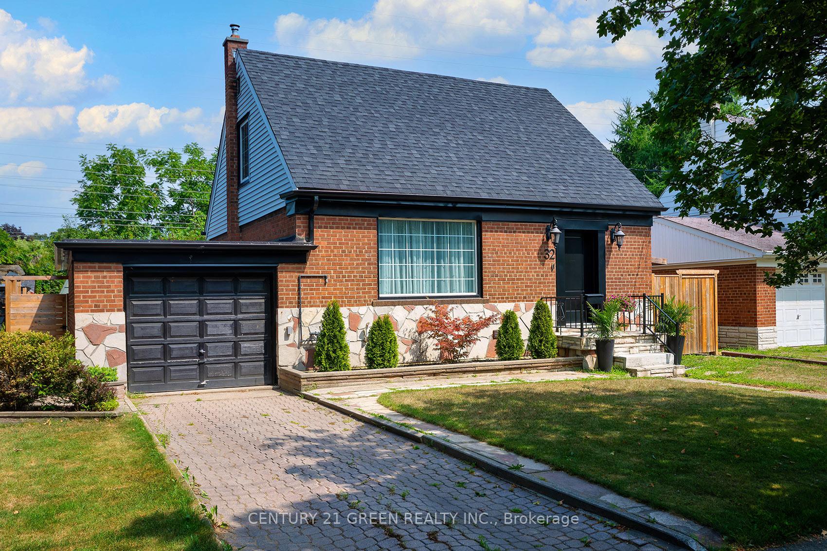 32 Castlebar Road, Toronto, ON M8Z 2J5