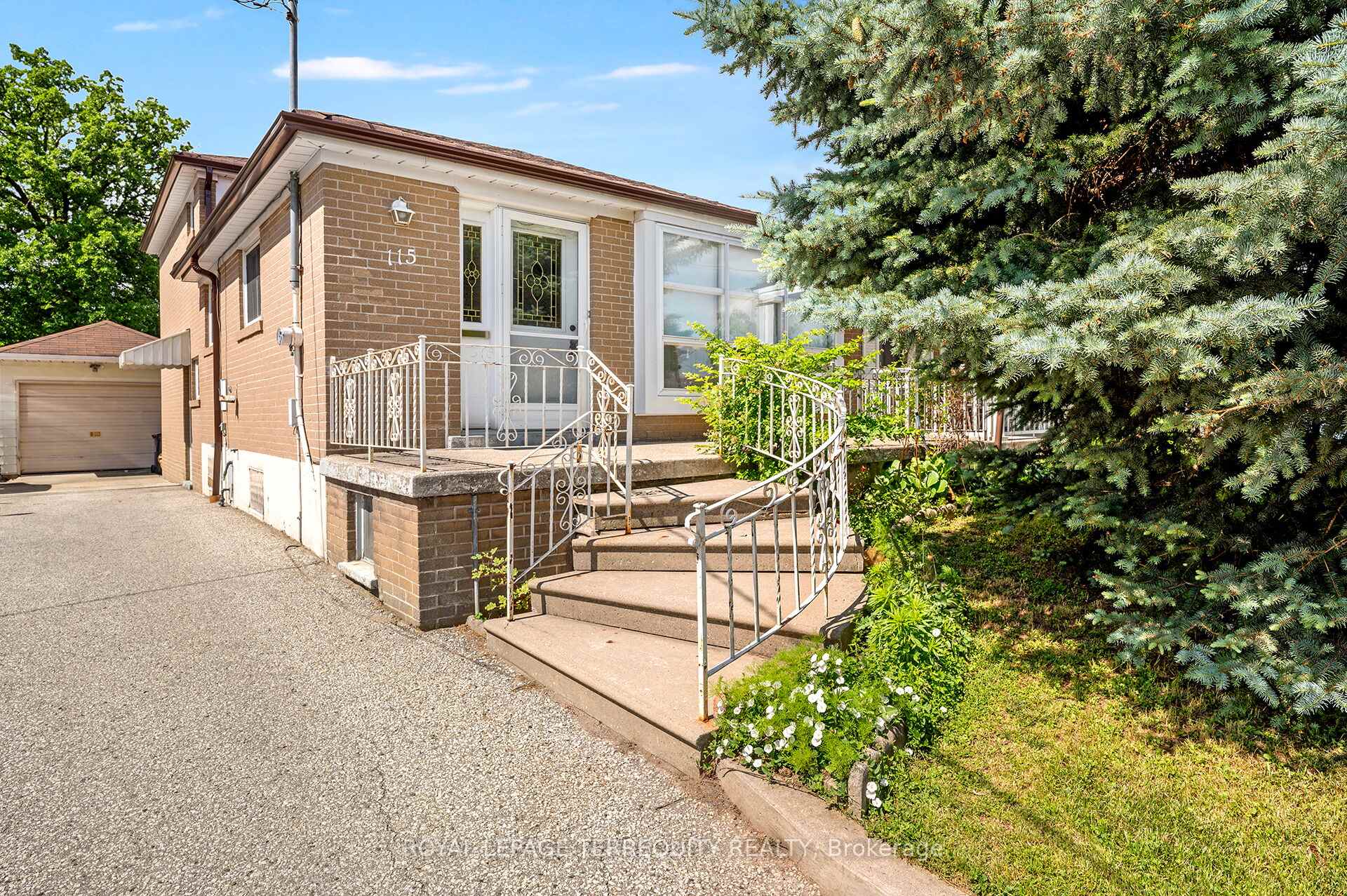 115 Topcliff Avenue, Toronto, ON M3N 1L6