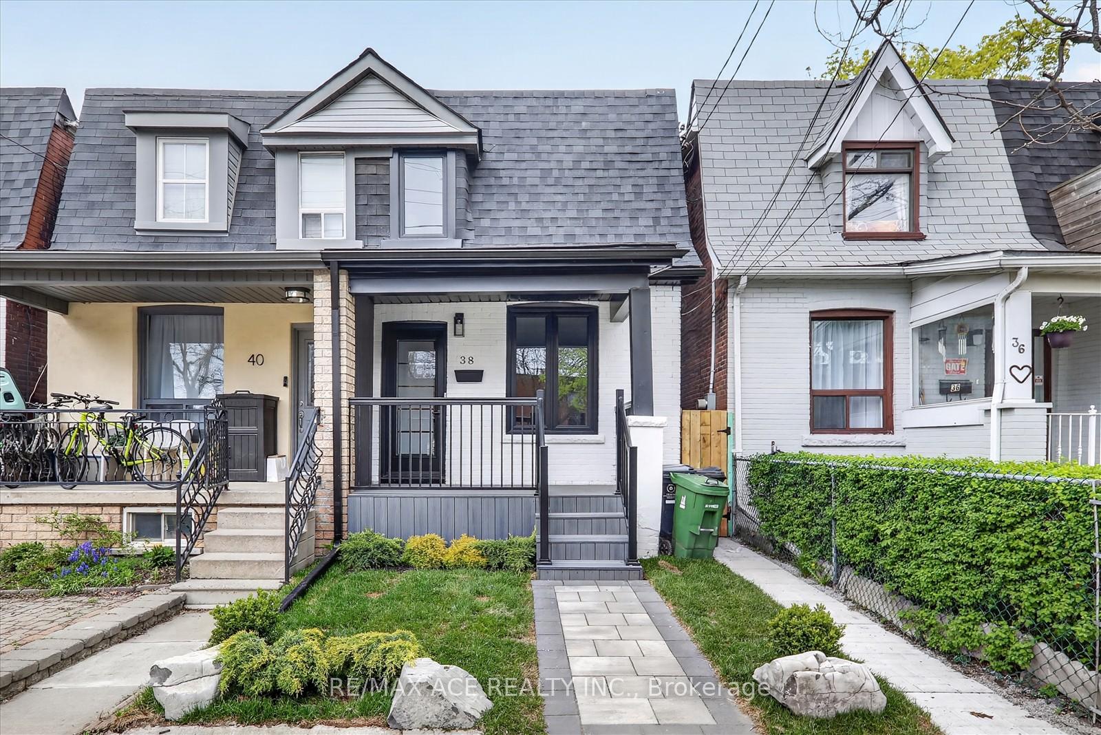 38 Pelham Avenue, Toronto, ON M6N 1A6