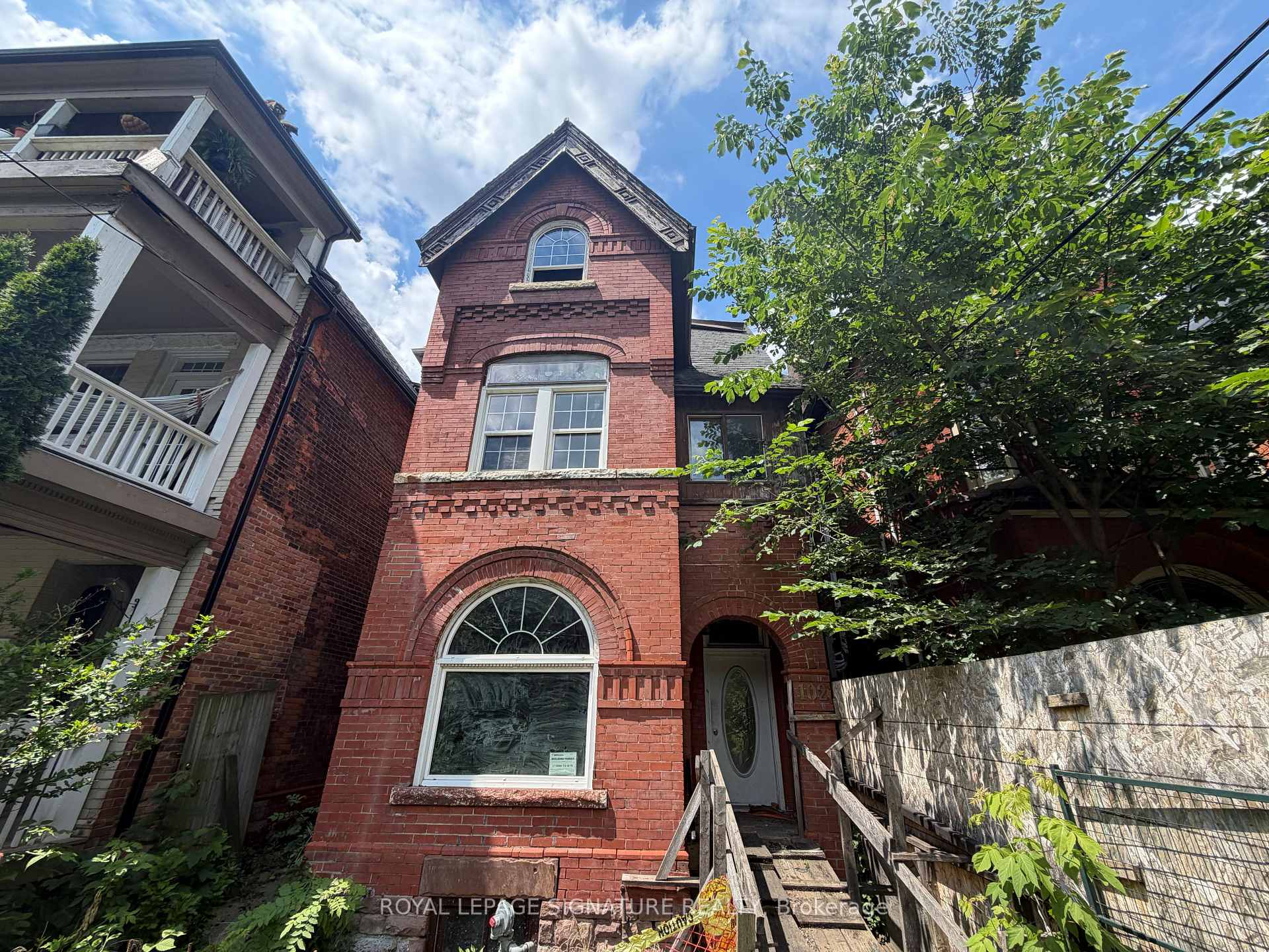 102 Cowan Avenue, Toronto W01, ON M6K 2N4